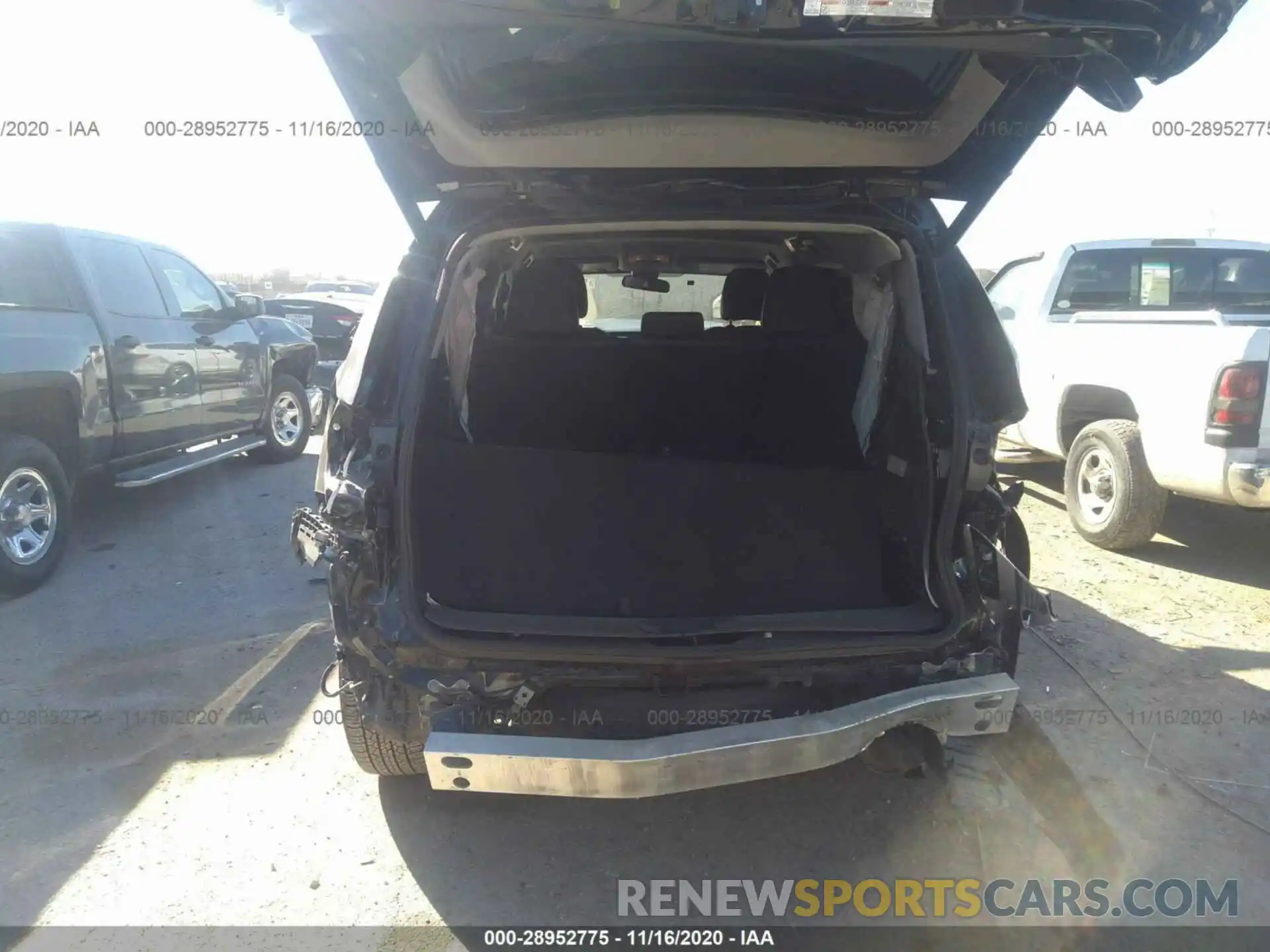 8 Photograph of a damaged car 5TDZZRFH3KS297358 TOYOTA HIGHLANDER 2019