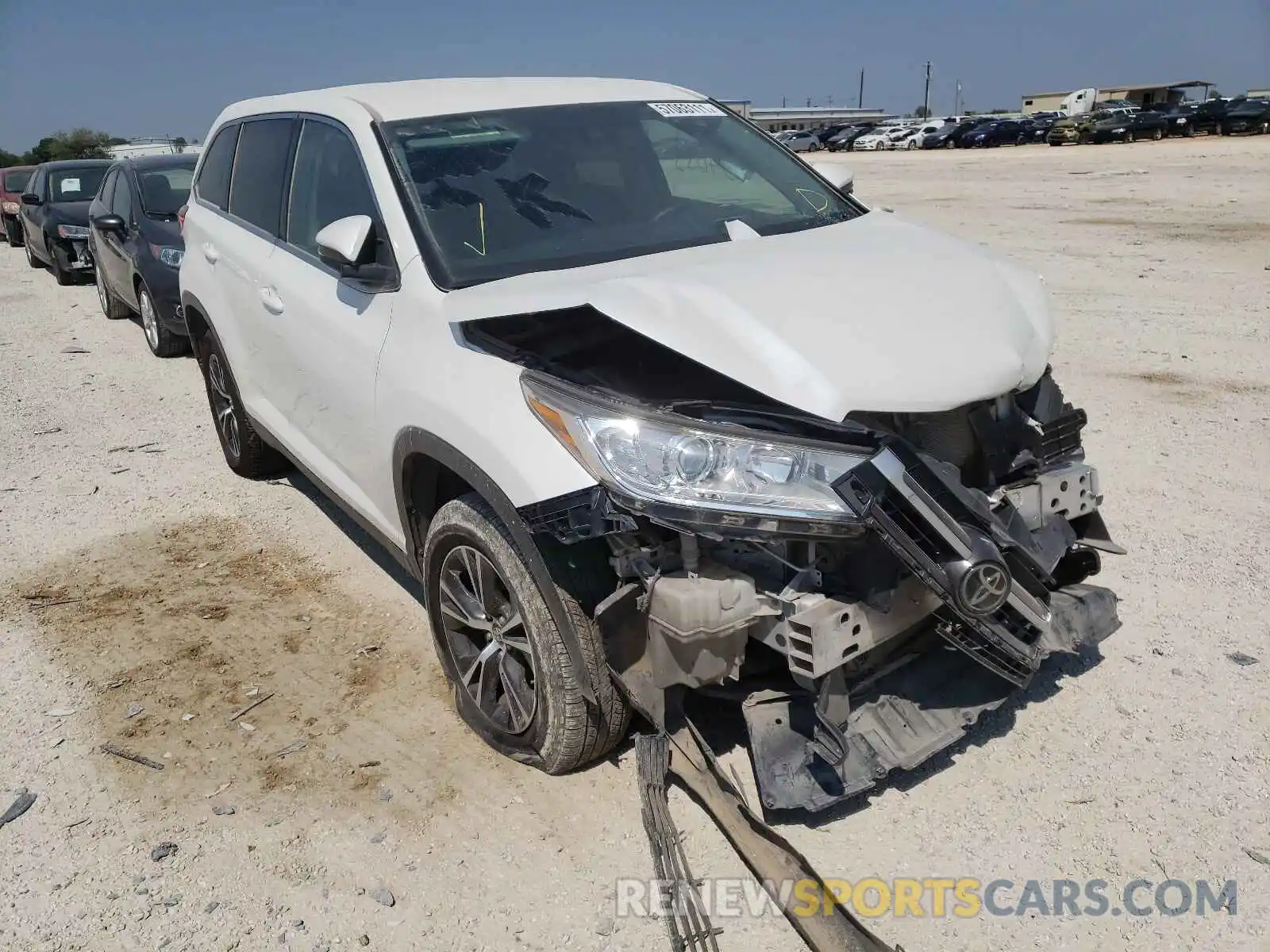 1 Photograph of a damaged car 5TDZZRFH3KS302946 TOYOTA HIGHLANDER 2019