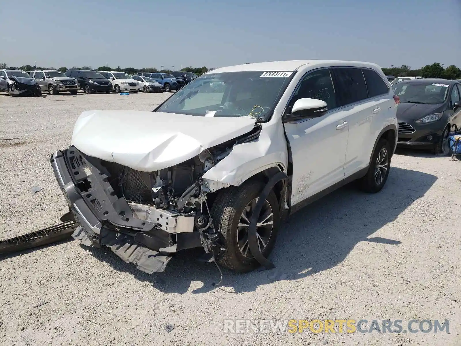 2 Photograph of a damaged car 5TDZZRFH3KS302946 TOYOTA HIGHLANDER 2019