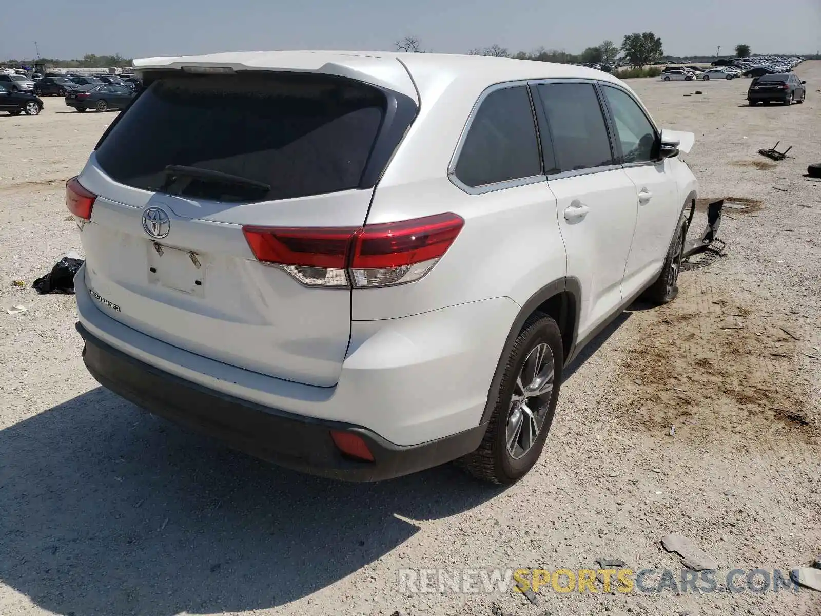 4 Photograph of a damaged car 5TDZZRFH3KS302946 TOYOTA HIGHLANDER 2019