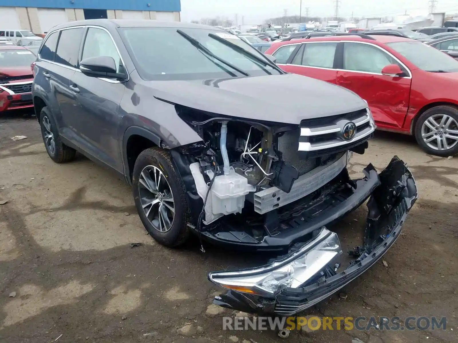 1 Photograph of a damaged car 5TDZZRFH3KS303269 TOYOTA HIGHLANDER 2019