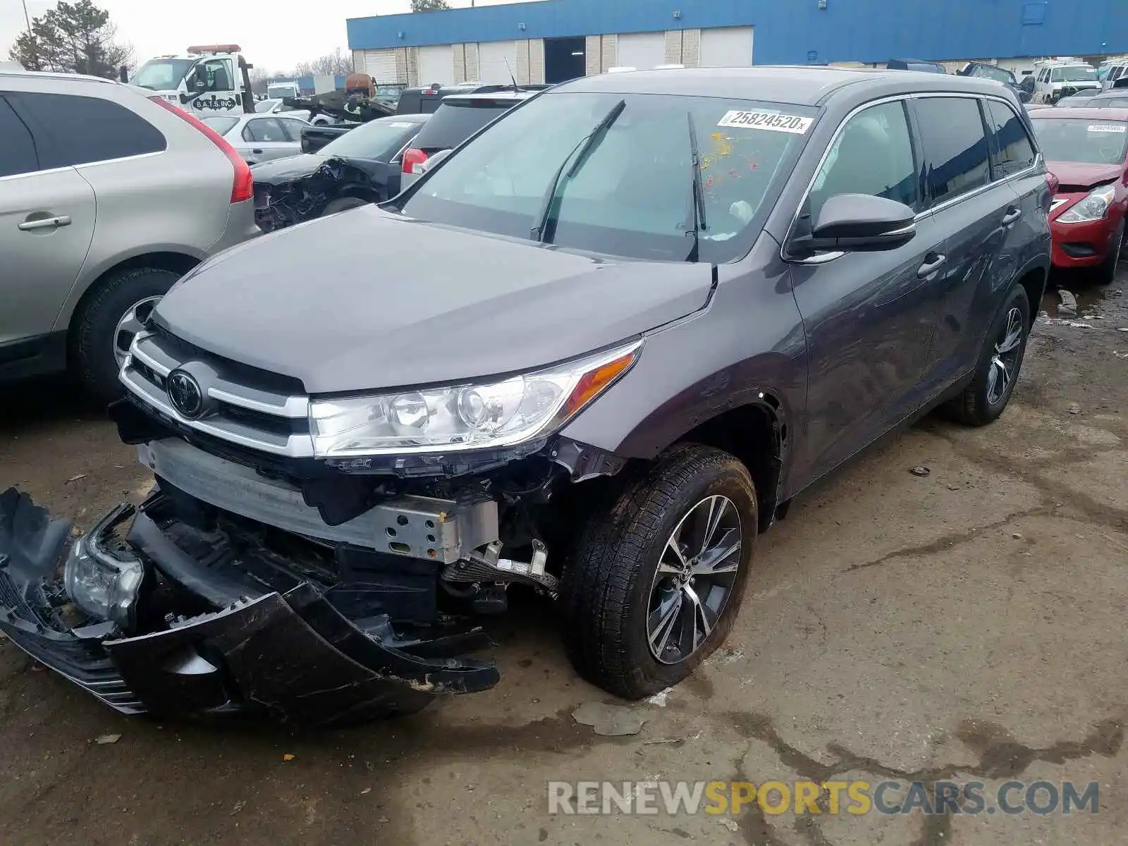 2 Photograph of a damaged car 5TDZZRFH3KS303269 TOYOTA HIGHLANDER 2019