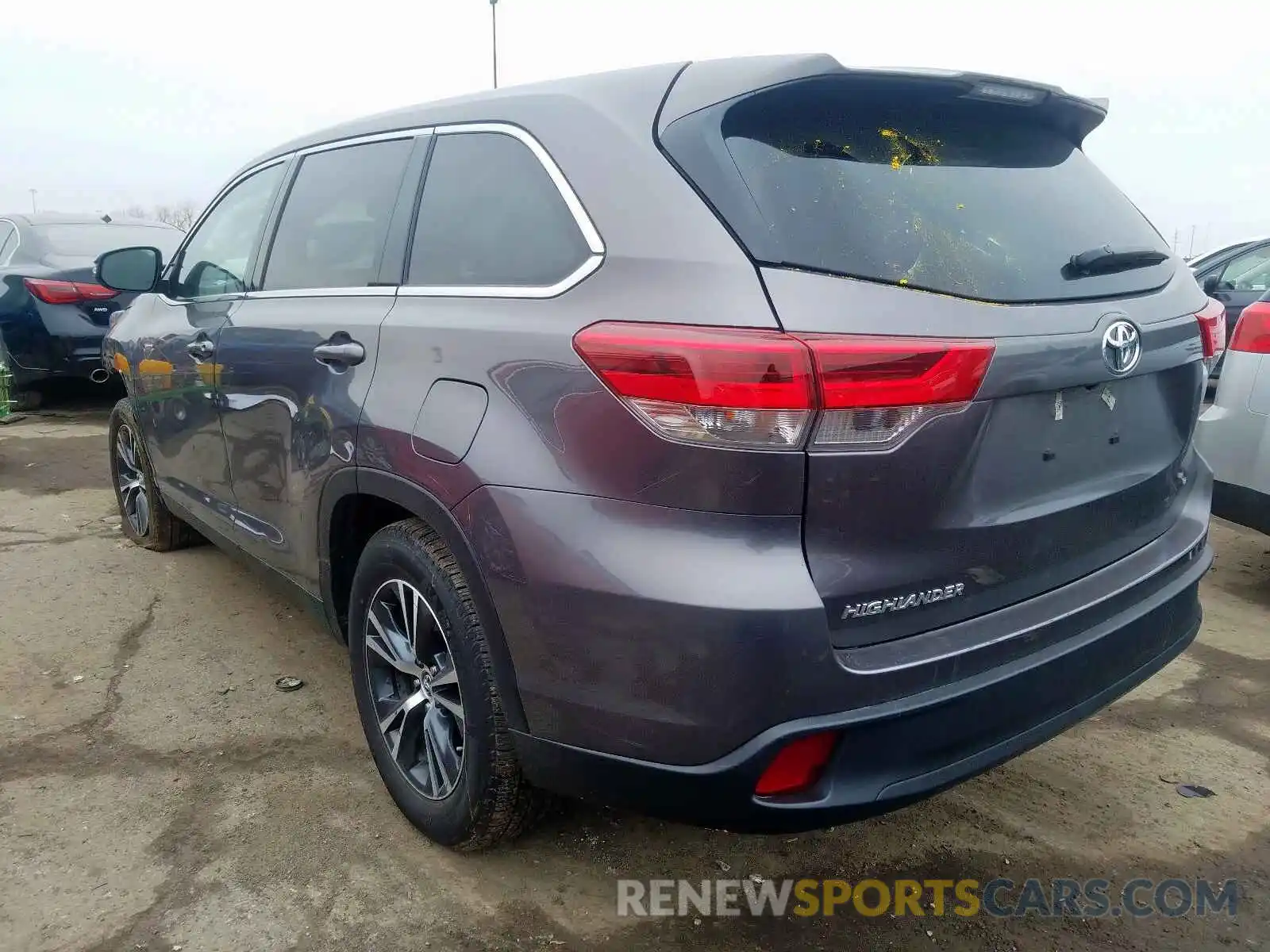 3 Photograph of a damaged car 5TDZZRFH3KS303269 TOYOTA HIGHLANDER 2019