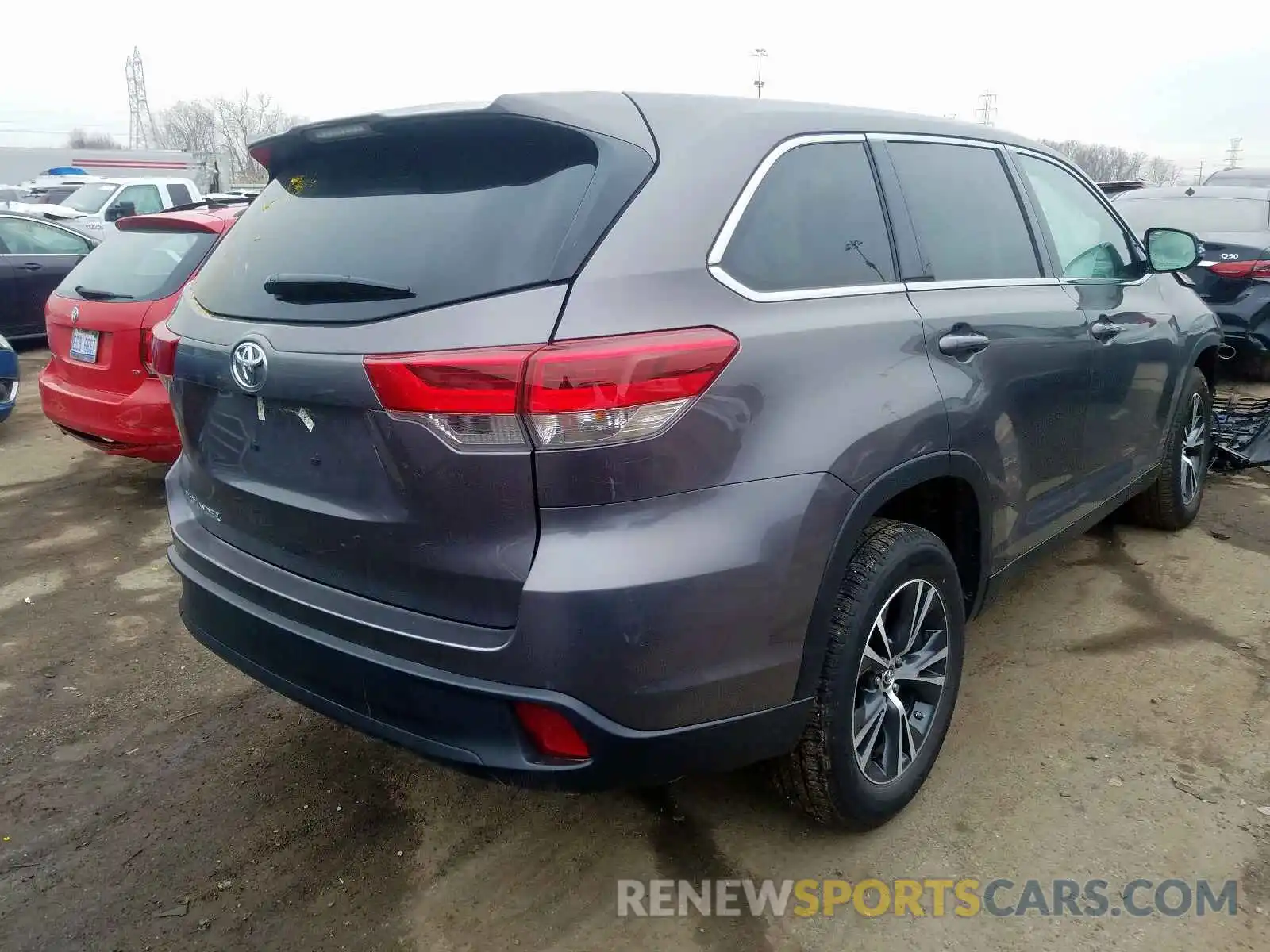 4 Photograph of a damaged car 5TDZZRFH3KS303269 TOYOTA HIGHLANDER 2019