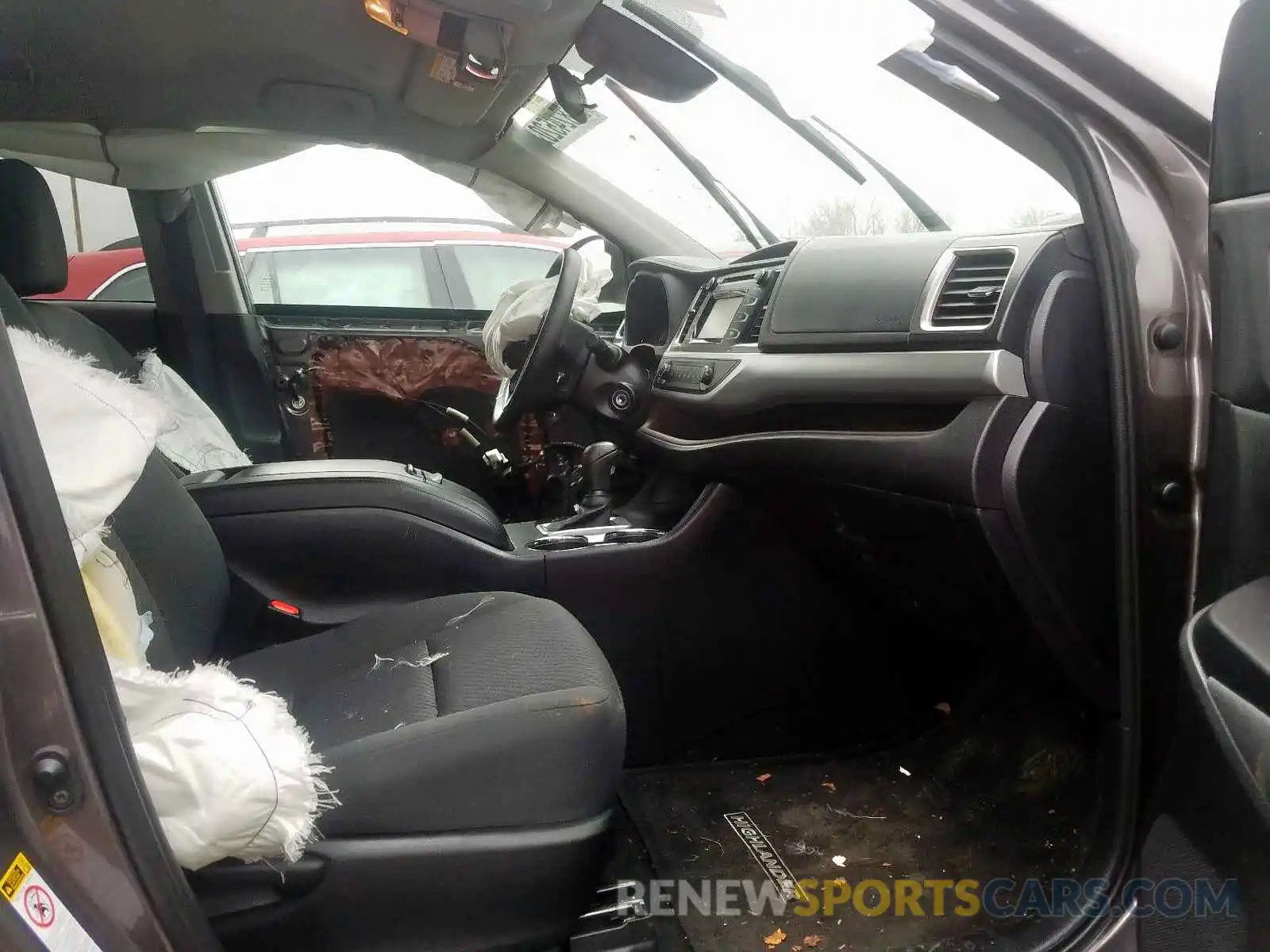 5 Photograph of a damaged car 5TDZZRFH3KS303269 TOYOTA HIGHLANDER 2019