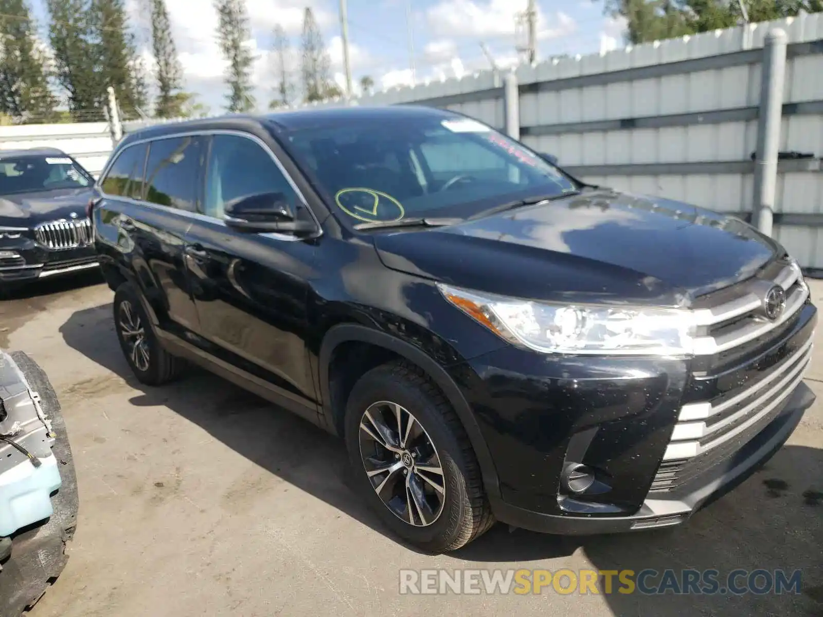 1 Photograph of a damaged car 5TDZZRFH3KS304065 TOYOTA HIGHLANDER 2019