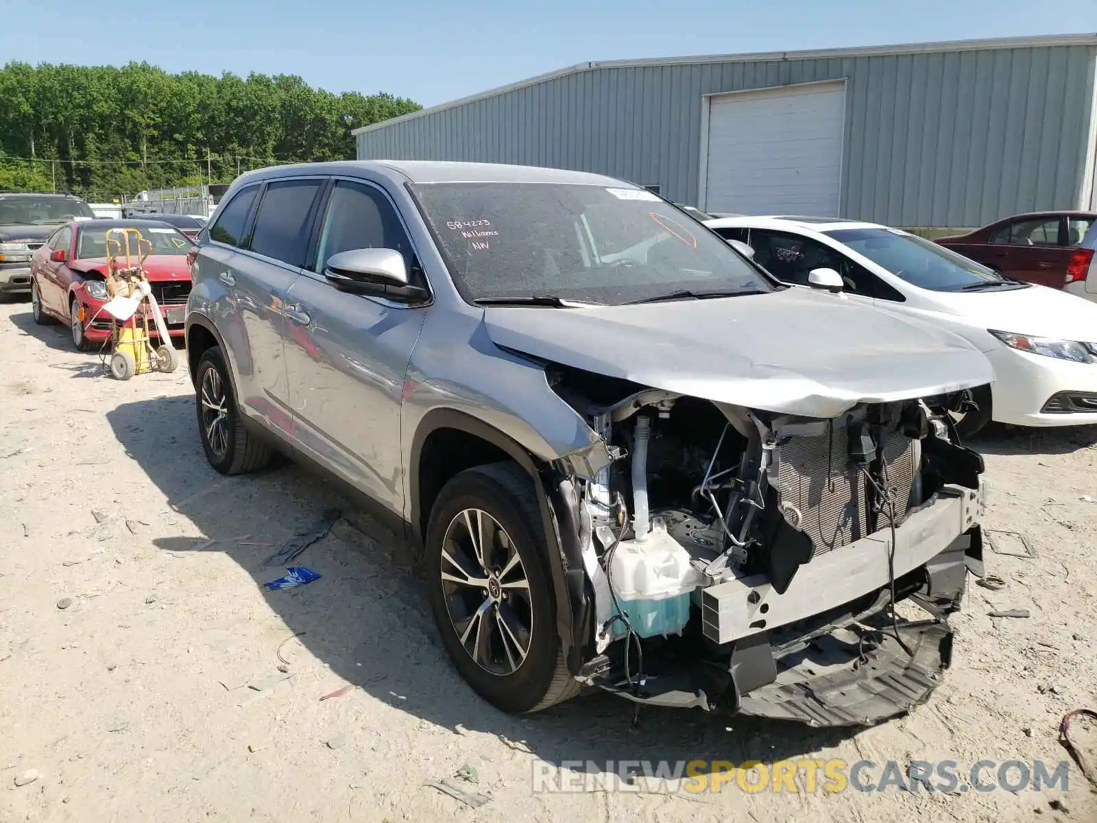 1 Photograph of a damaged car 5TDZZRFH3KS318757 TOYOTA HIGHLANDER 2019