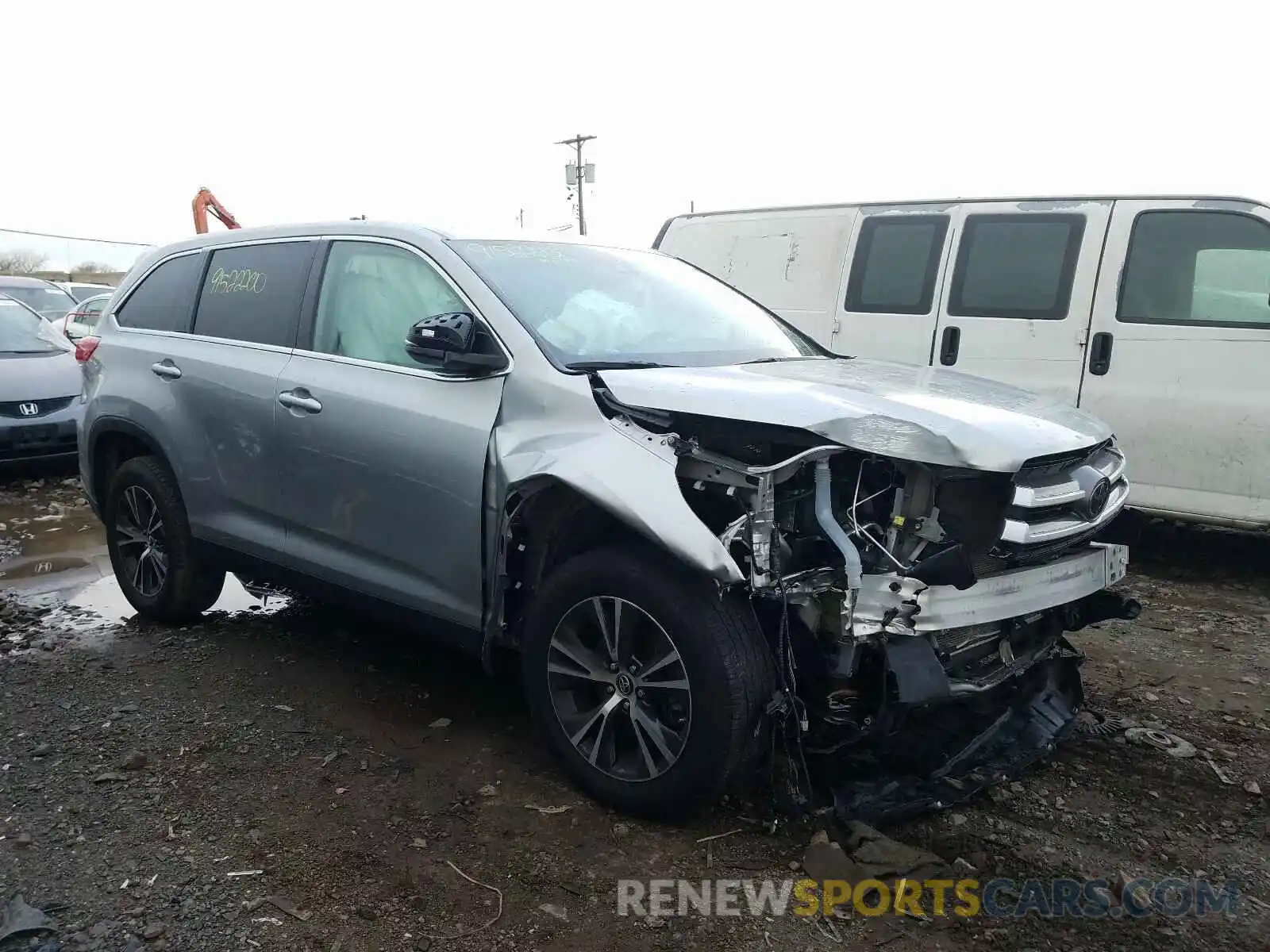 1 Photograph of a damaged car 5TDZZRFH3KS320587 TOYOTA HIGHLANDER 2019