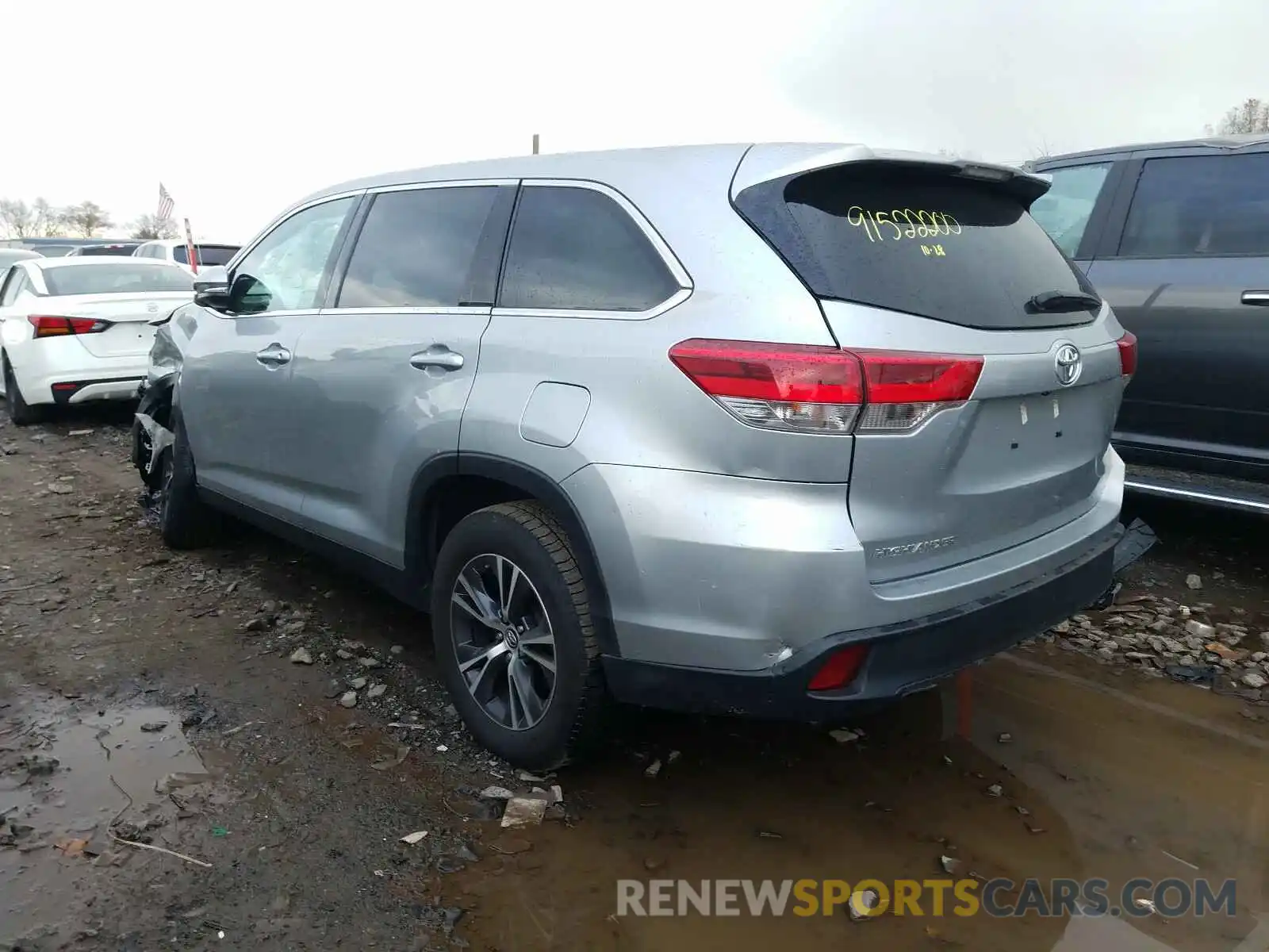 3 Photograph of a damaged car 5TDZZRFH3KS320587 TOYOTA HIGHLANDER 2019