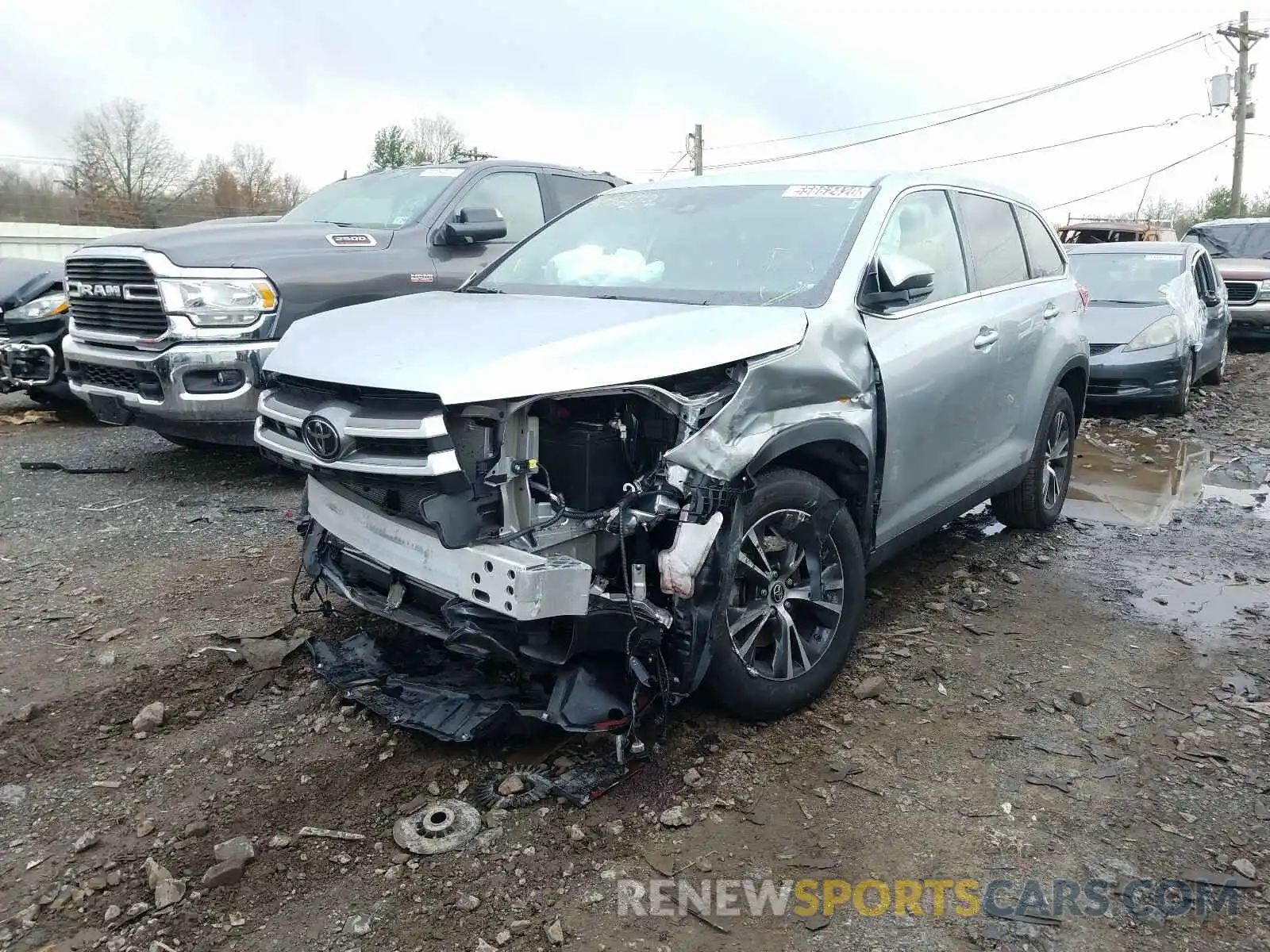 9 Photograph of a damaged car 5TDZZRFH3KS320587 TOYOTA HIGHLANDER 2019