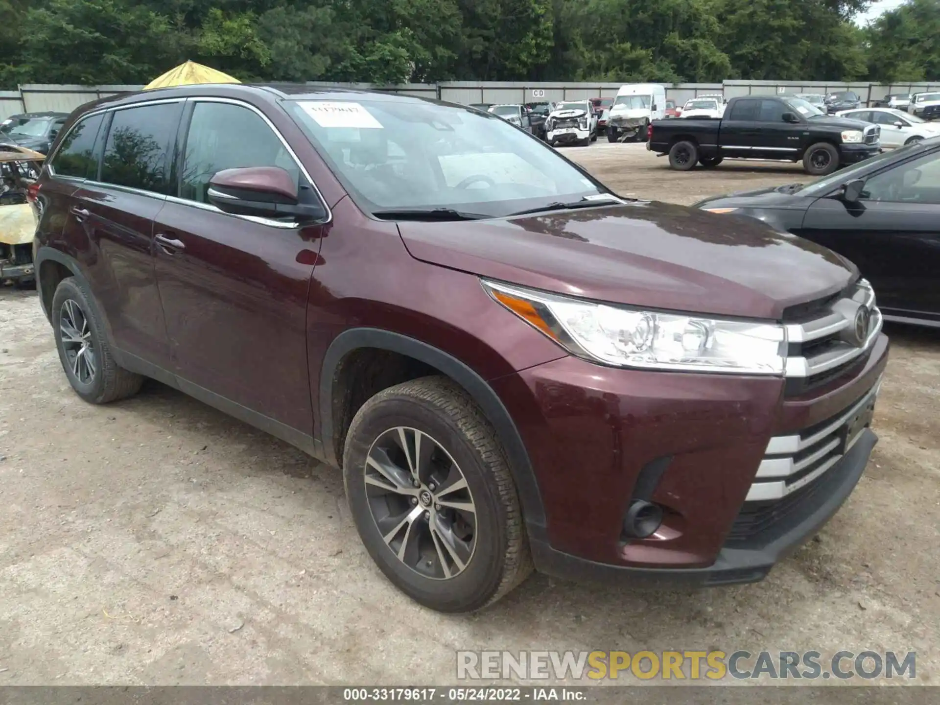 1 Photograph of a damaged car 5TDZZRFH3KS327944 TOYOTA HIGHLANDER 2019