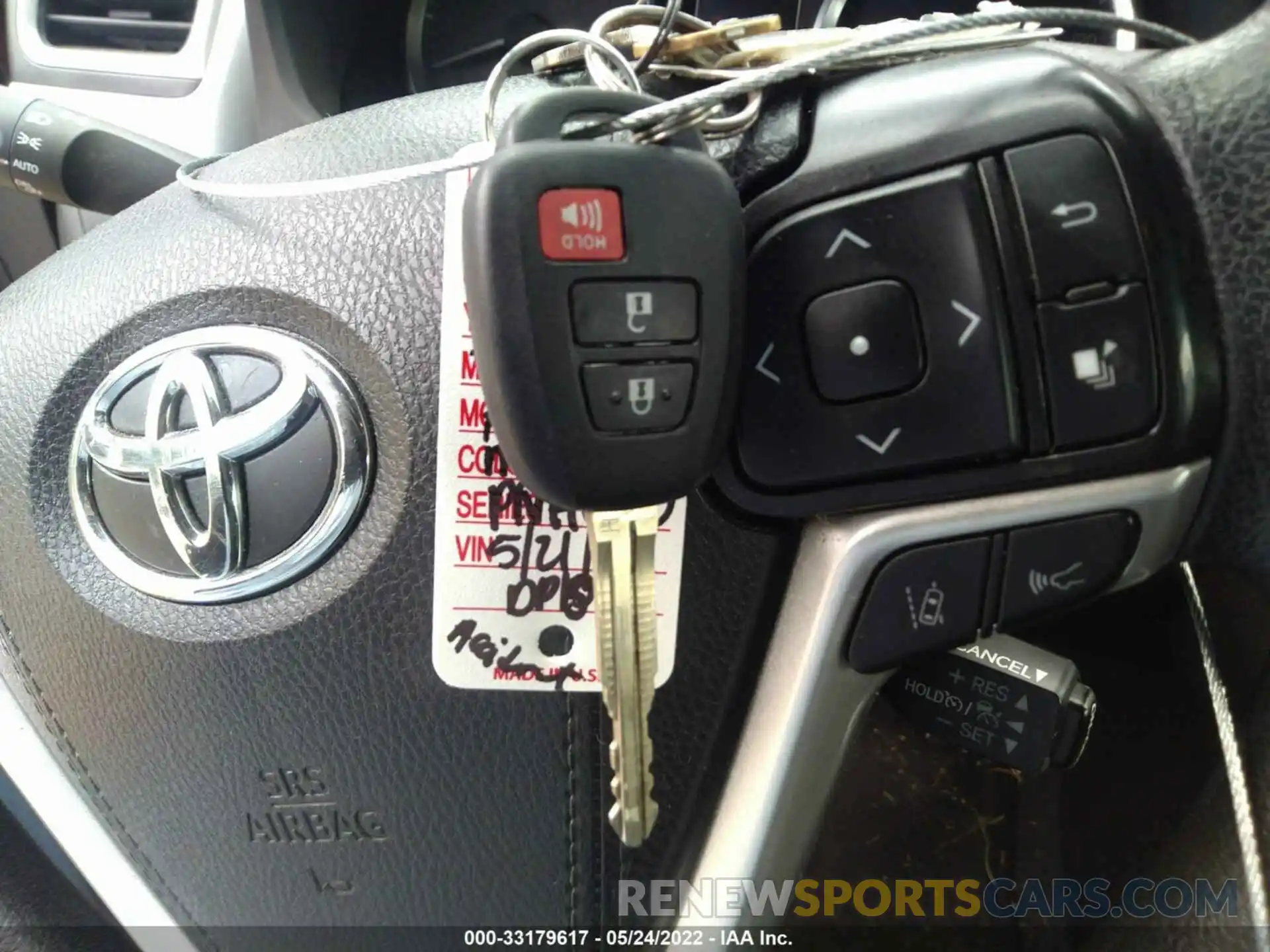 11 Photograph of a damaged car 5TDZZRFH3KS327944 TOYOTA HIGHLANDER 2019