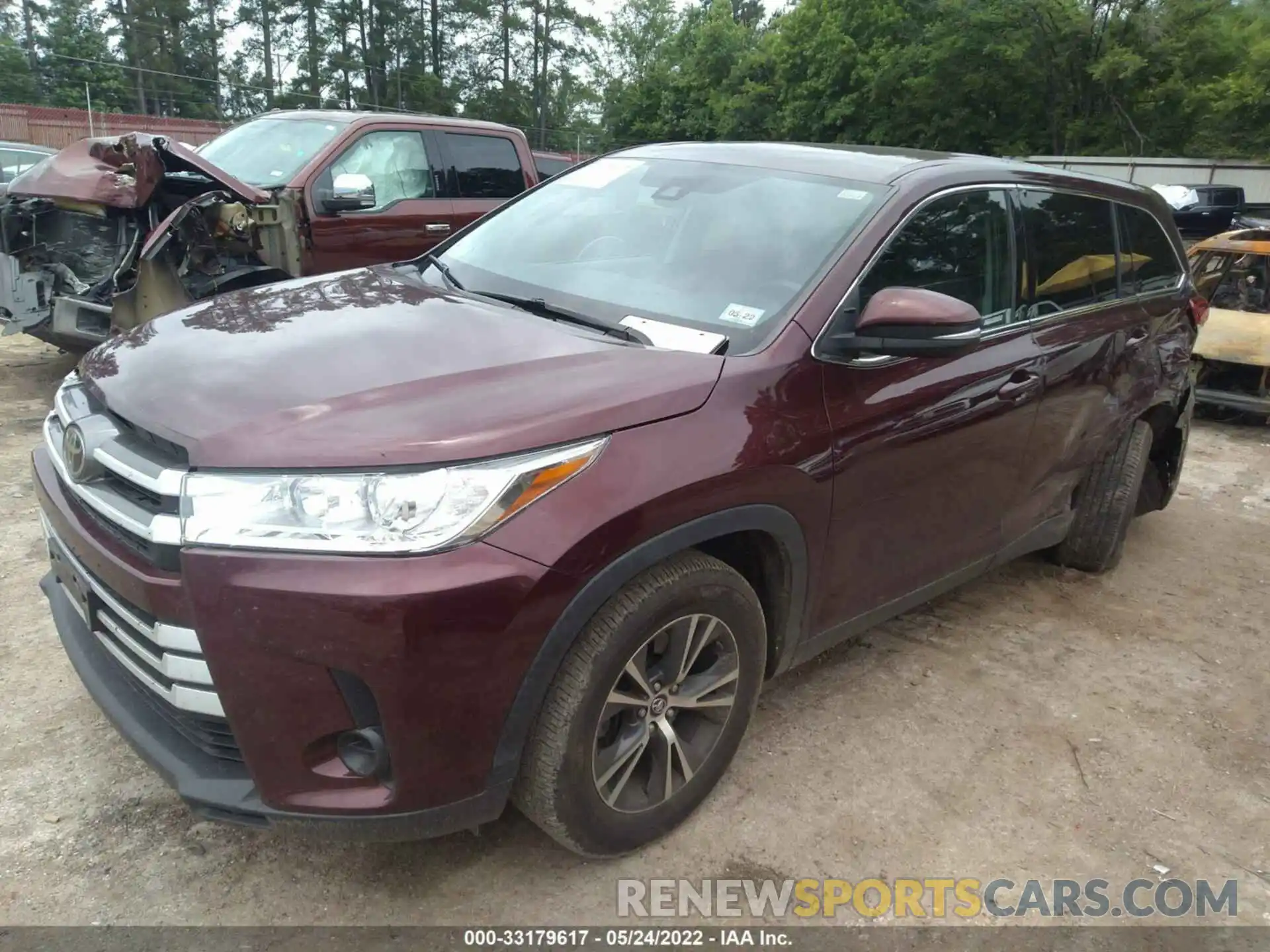 2 Photograph of a damaged car 5TDZZRFH3KS327944 TOYOTA HIGHLANDER 2019