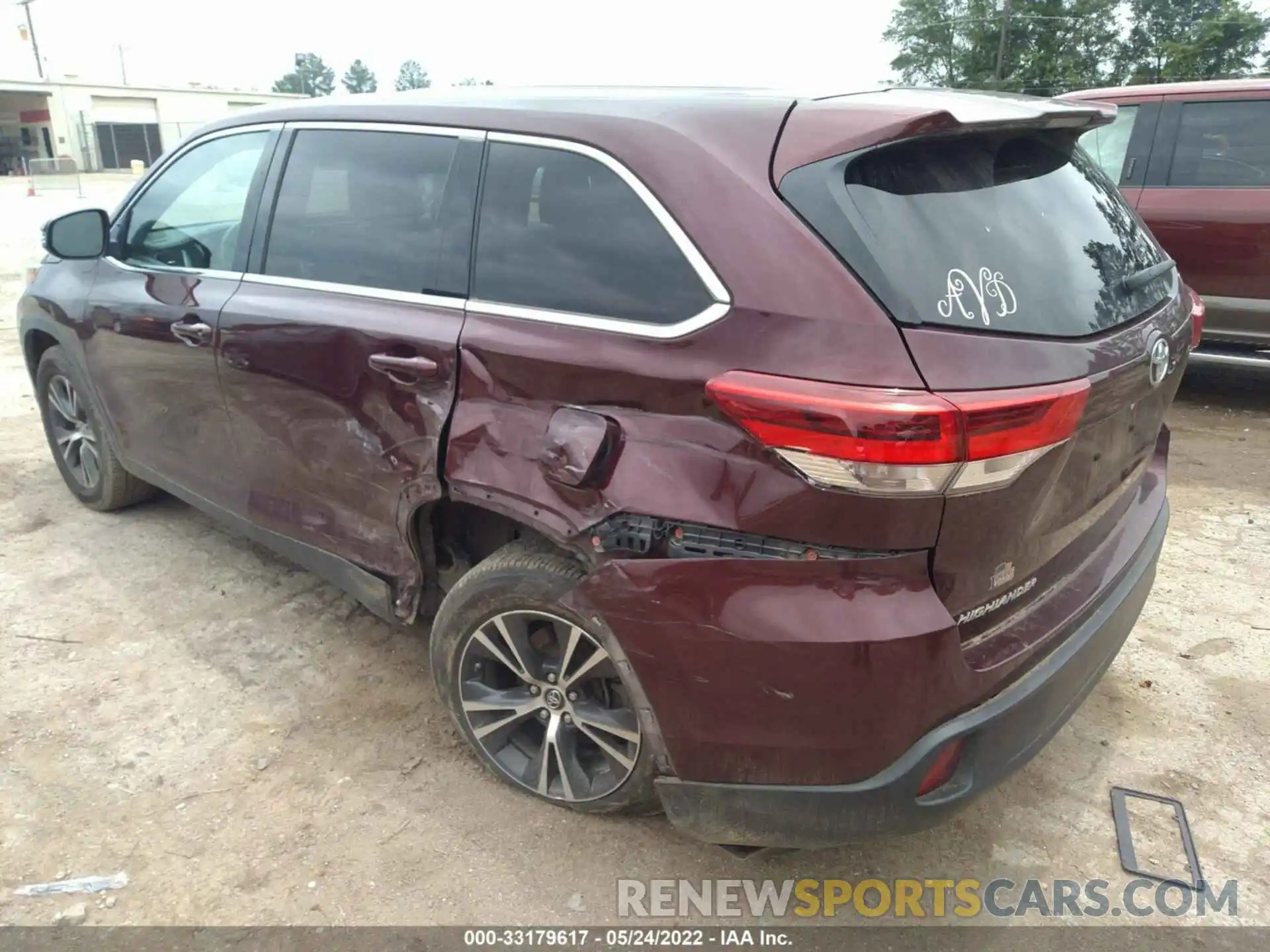 3 Photograph of a damaged car 5TDZZRFH3KS327944 TOYOTA HIGHLANDER 2019