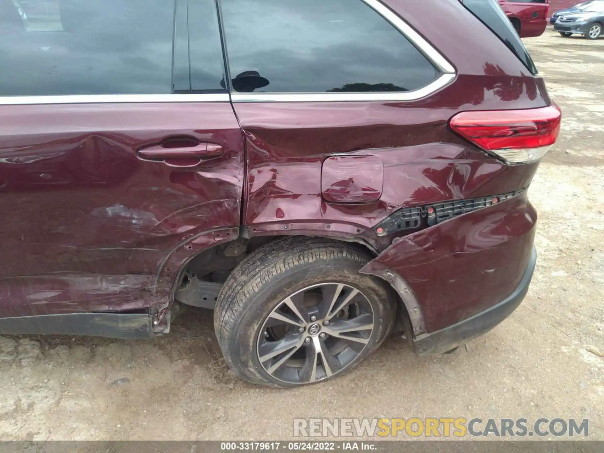 6 Photograph of a damaged car 5TDZZRFH3KS327944 TOYOTA HIGHLANDER 2019