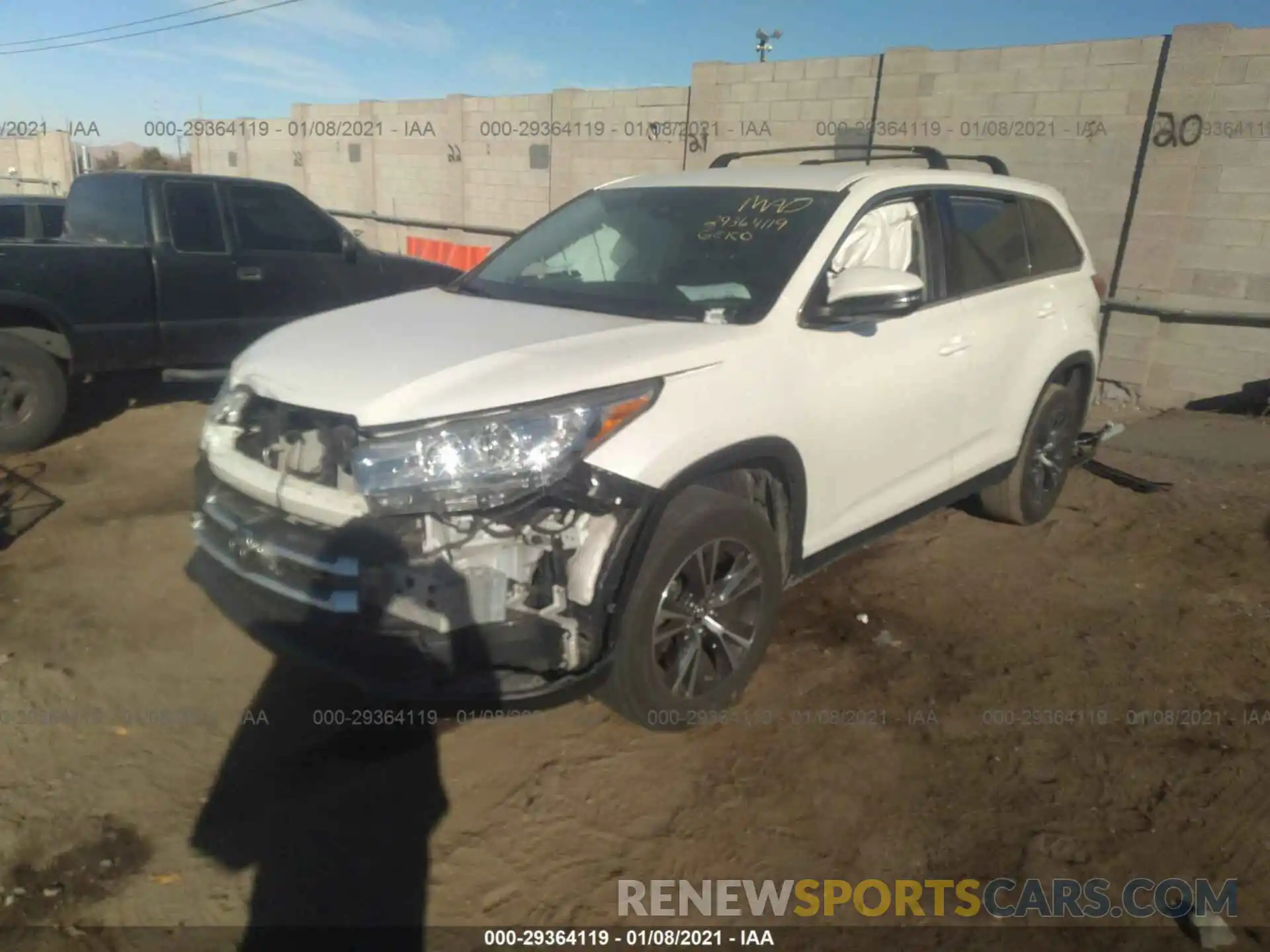 2 Photograph of a damaged car 5TDZZRFH3KS328303 TOYOTA HIGHLANDER 2019