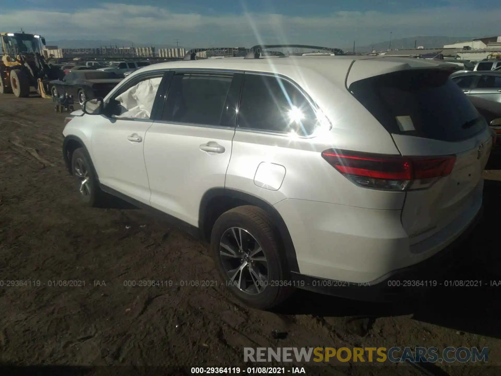 3 Photograph of a damaged car 5TDZZRFH3KS328303 TOYOTA HIGHLANDER 2019