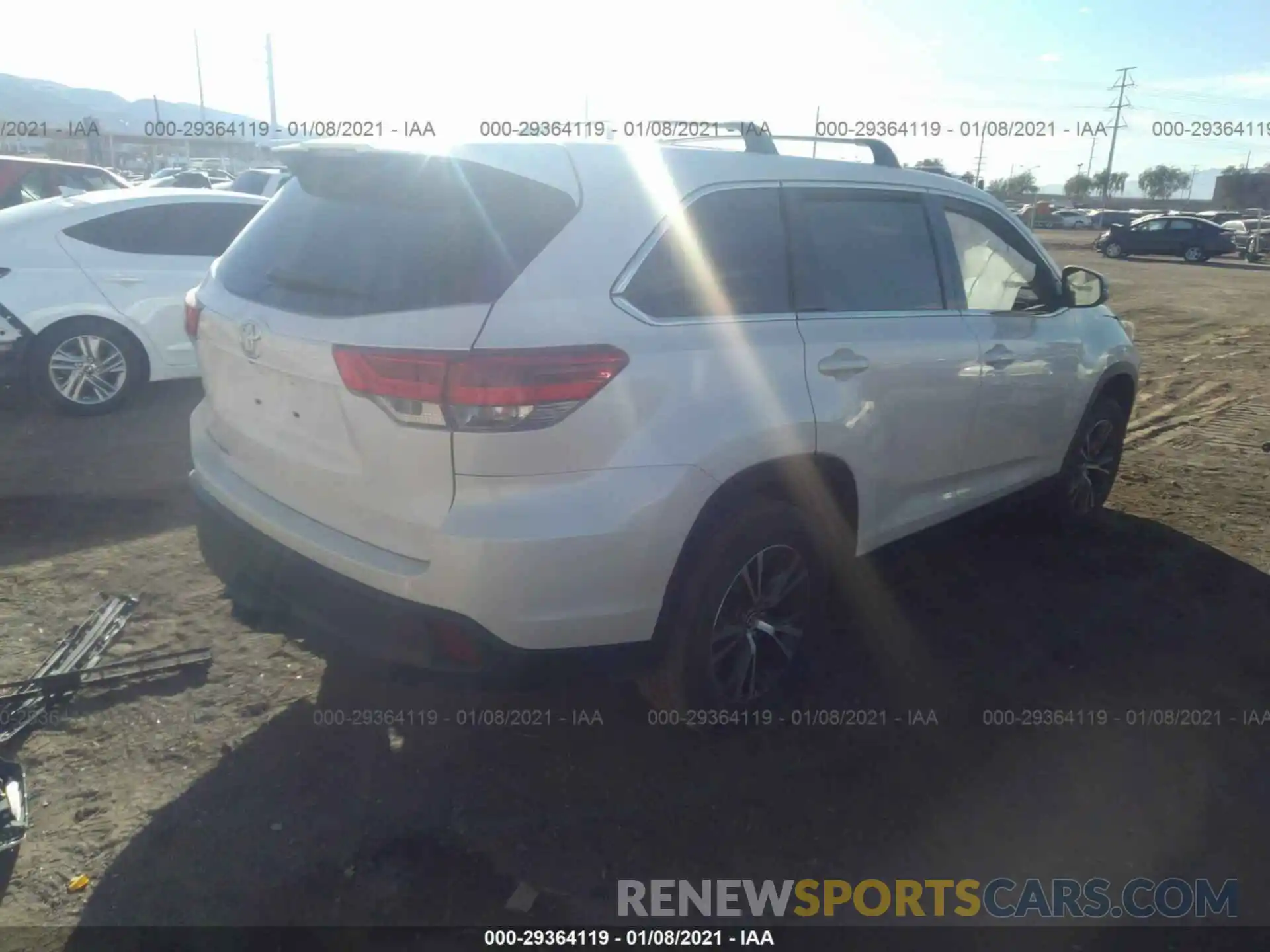 4 Photograph of a damaged car 5TDZZRFH3KS328303 TOYOTA HIGHLANDER 2019