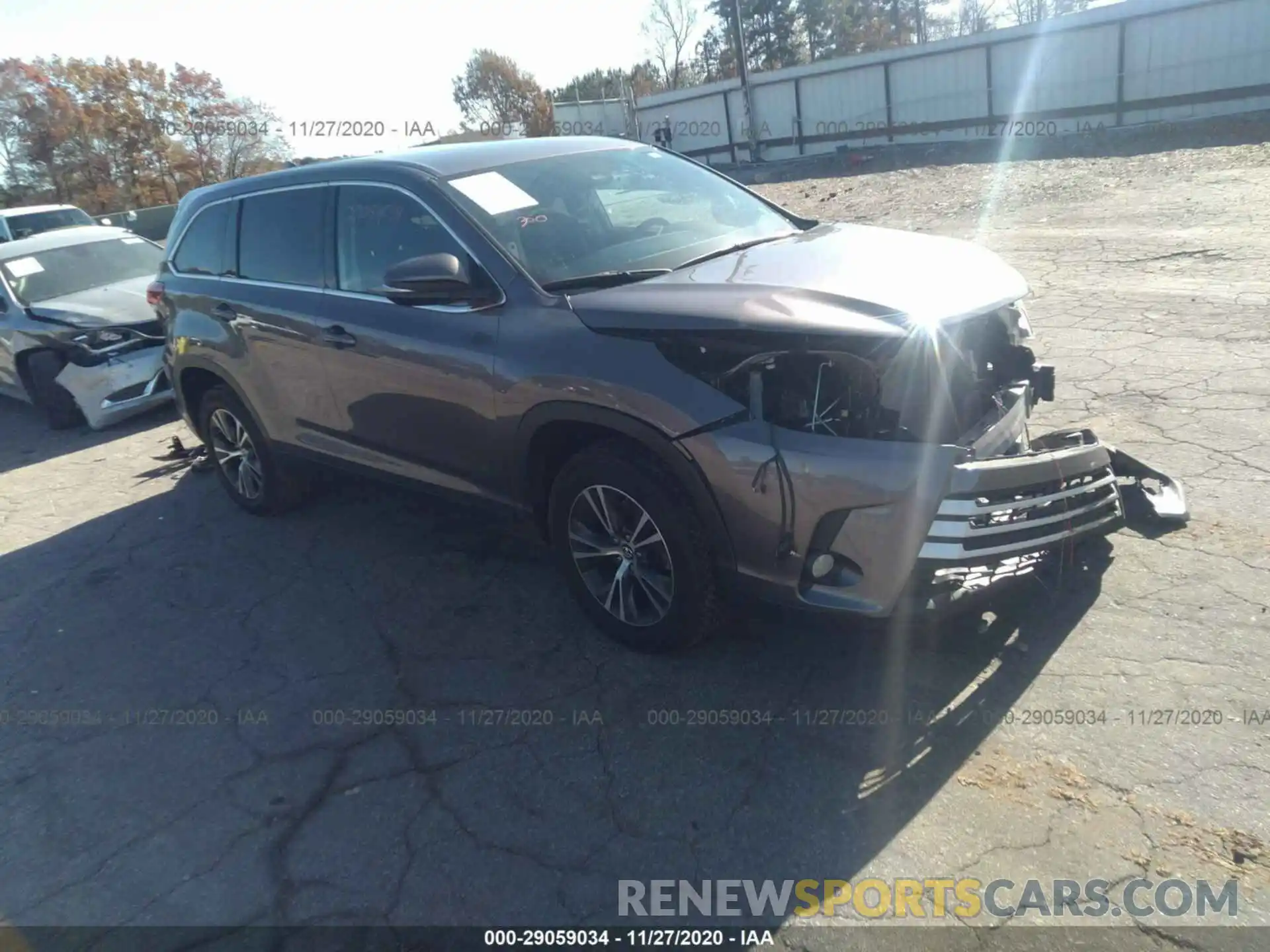 1 Photograph of a damaged car 5TDZZRFH3KS328804 TOYOTA HIGHLANDER 2019