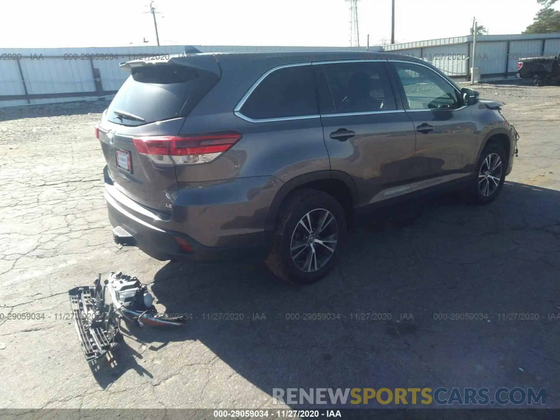 4 Photograph of a damaged car 5TDZZRFH3KS328804 TOYOTA HIGHLANDER 2019