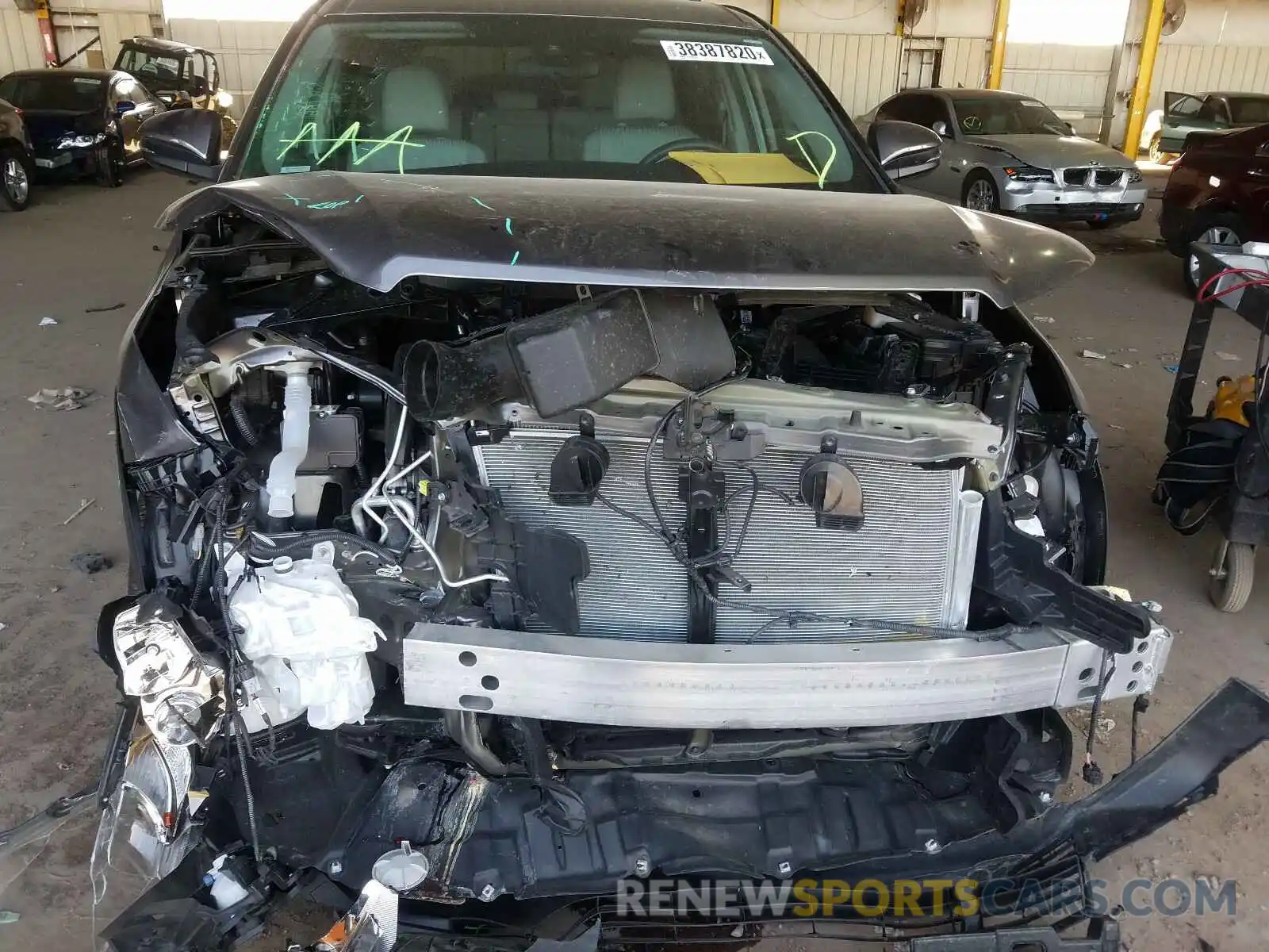 9 Photograph of a damaged car 5TDZZRFH3KS329984 TOYOTA HIGHLANDER 2019