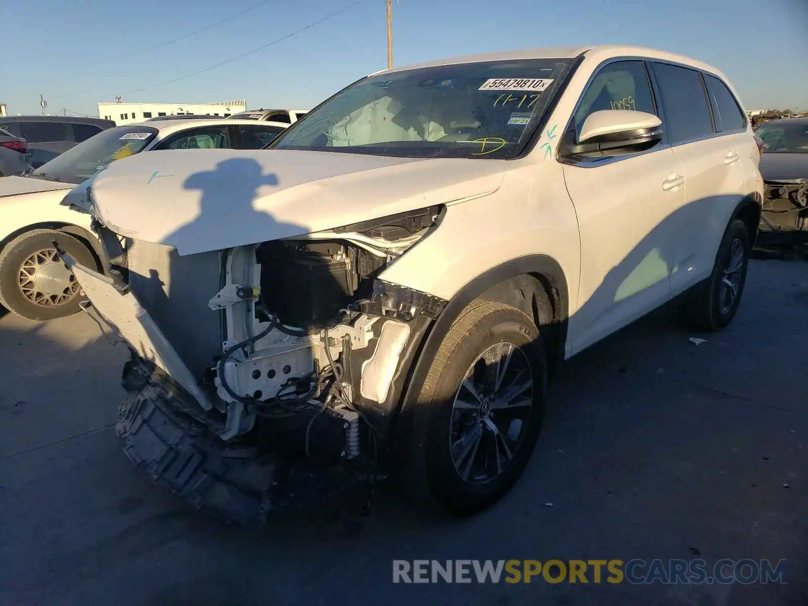 2 Photograph of a damaged car 5TDZZRFH3KS332030 TOYOTA HIGHLANDER 2019