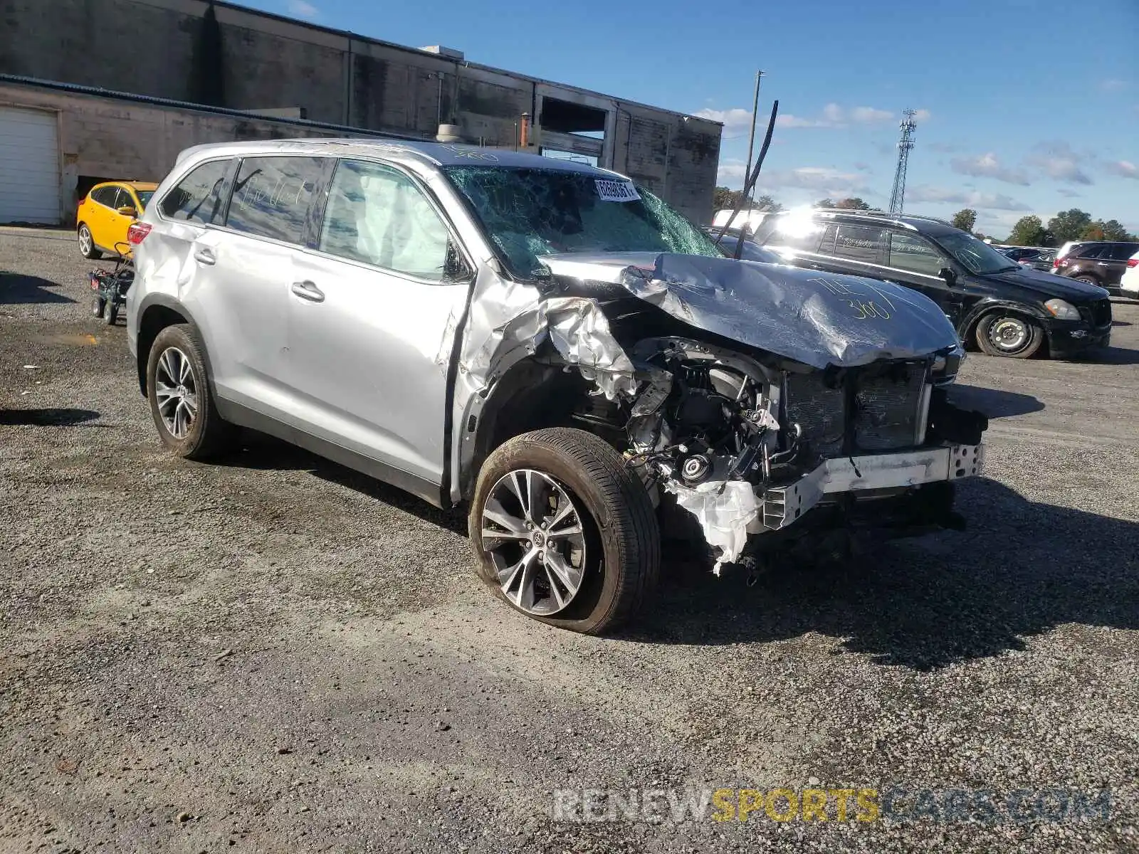 1 Photograph of a damaged car 5TDZZRFH3KS332934 TOYOTA HIGHLANDER 2019