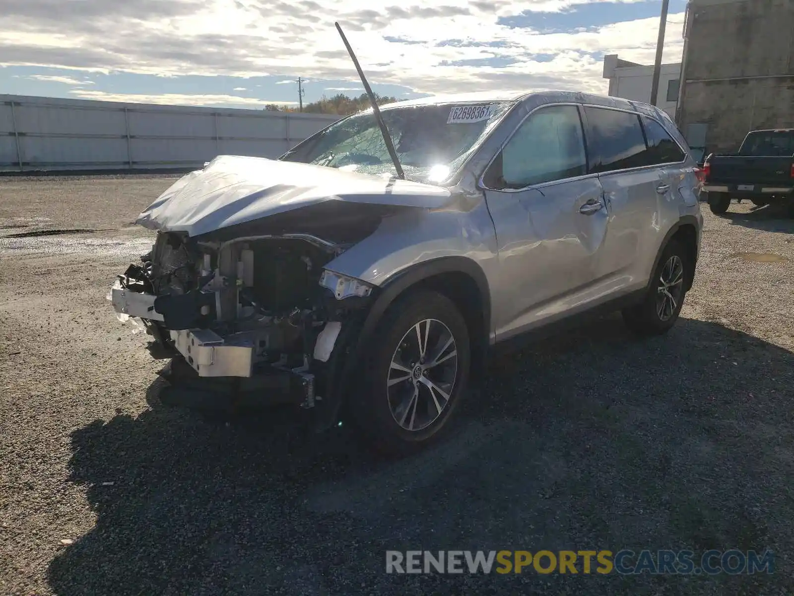 2 Photograph of a damaged car 5TDZZRFH3KS332934 TOYOTA HIGHLANDER 2019