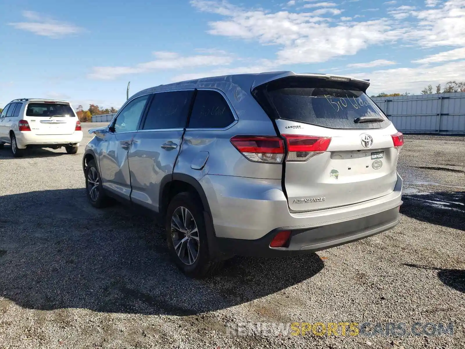 3 Фотография поврежденного автомобиля 5TDZZRFH3KS332934 TOYOTA HIGHLANDER 2019