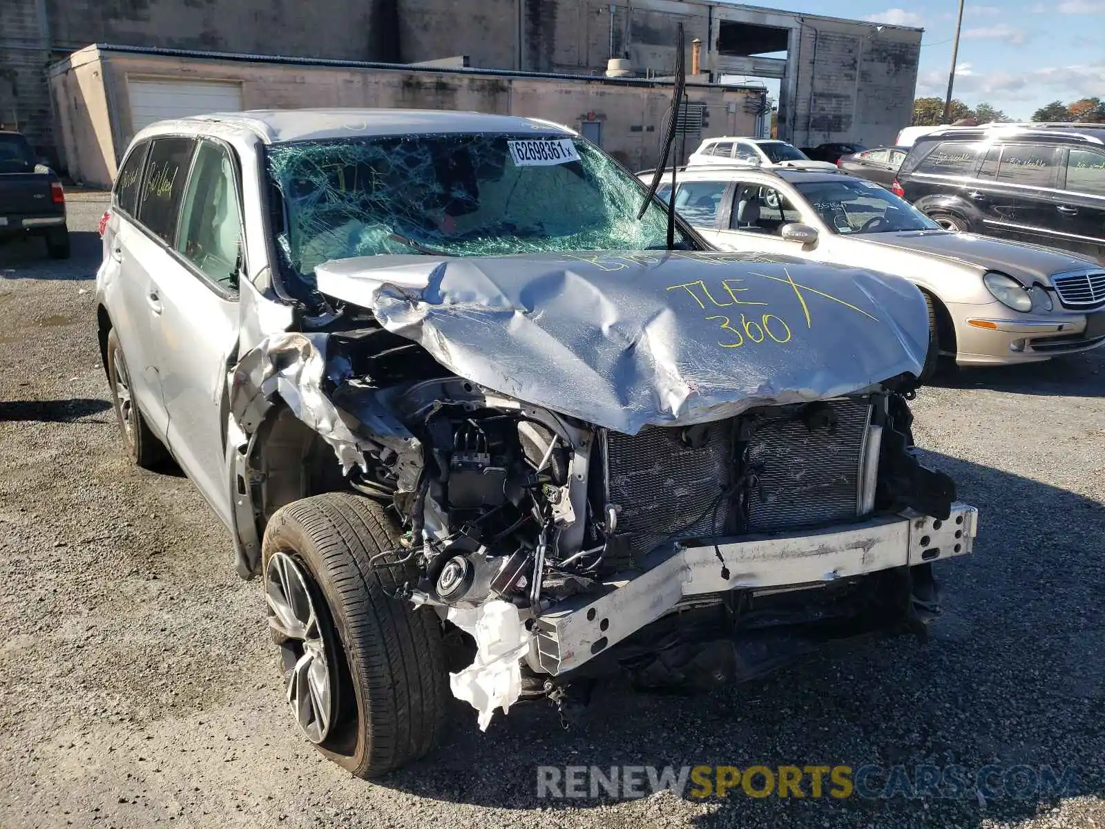 9 Photograph of a damaged car 5TDZZRFH3KS332934 TOYOTA HIGHLANDER 2019