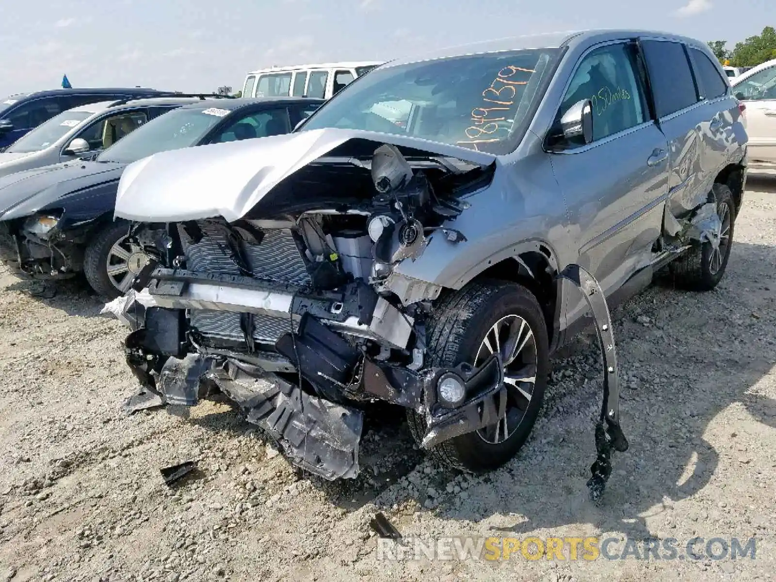 2 Photograph of a damaged car 5TDZZRFH3KS333744 TOYOTA HIGHLANDER 2019