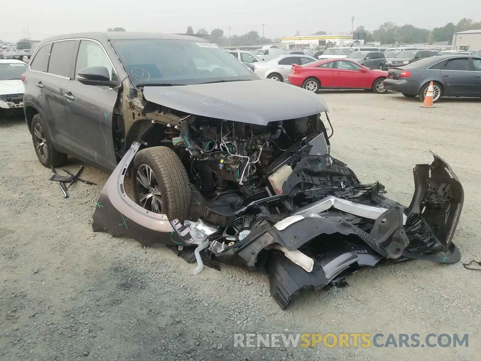 1 Photograph of a damaged car 5TDZZRFH3KS334683 TOYOTA HIGHLANDER 2019