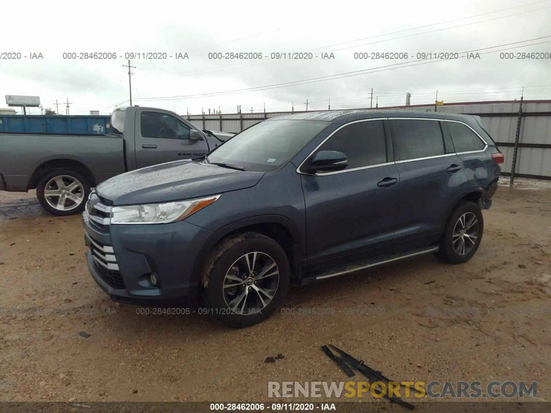 2 Photograph of a damaged car 5TDZZRFH3KS338426 TOYOTA HIGHLANDER 2019