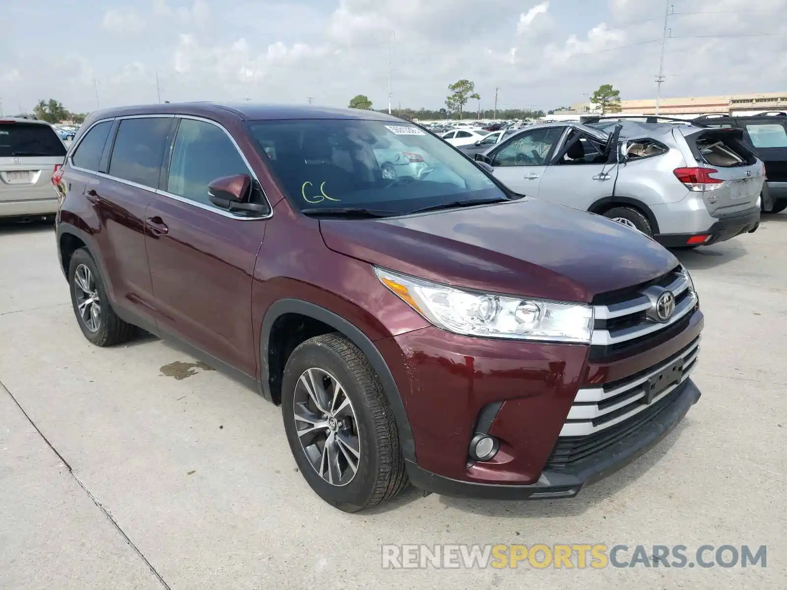 1 Photograph of a damaged car 5TDZZRFH3KS340807 TOYOTA HIGHLANDER 2019