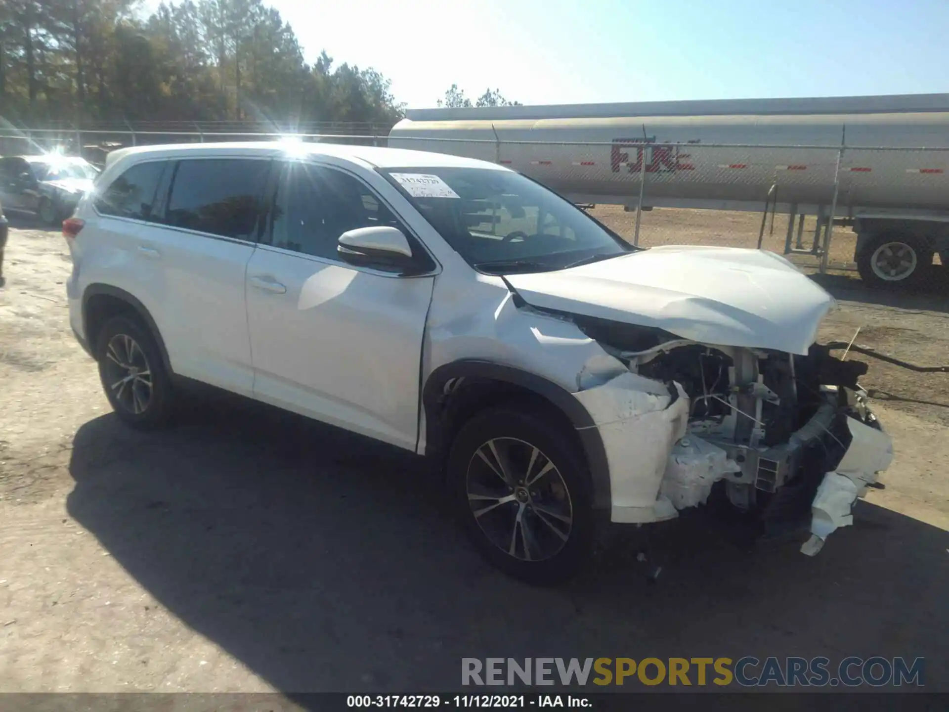 1 Photograph of a damaged car 5TDZZRFH3KS340855 TOYOTA HIGHLANDER 2019