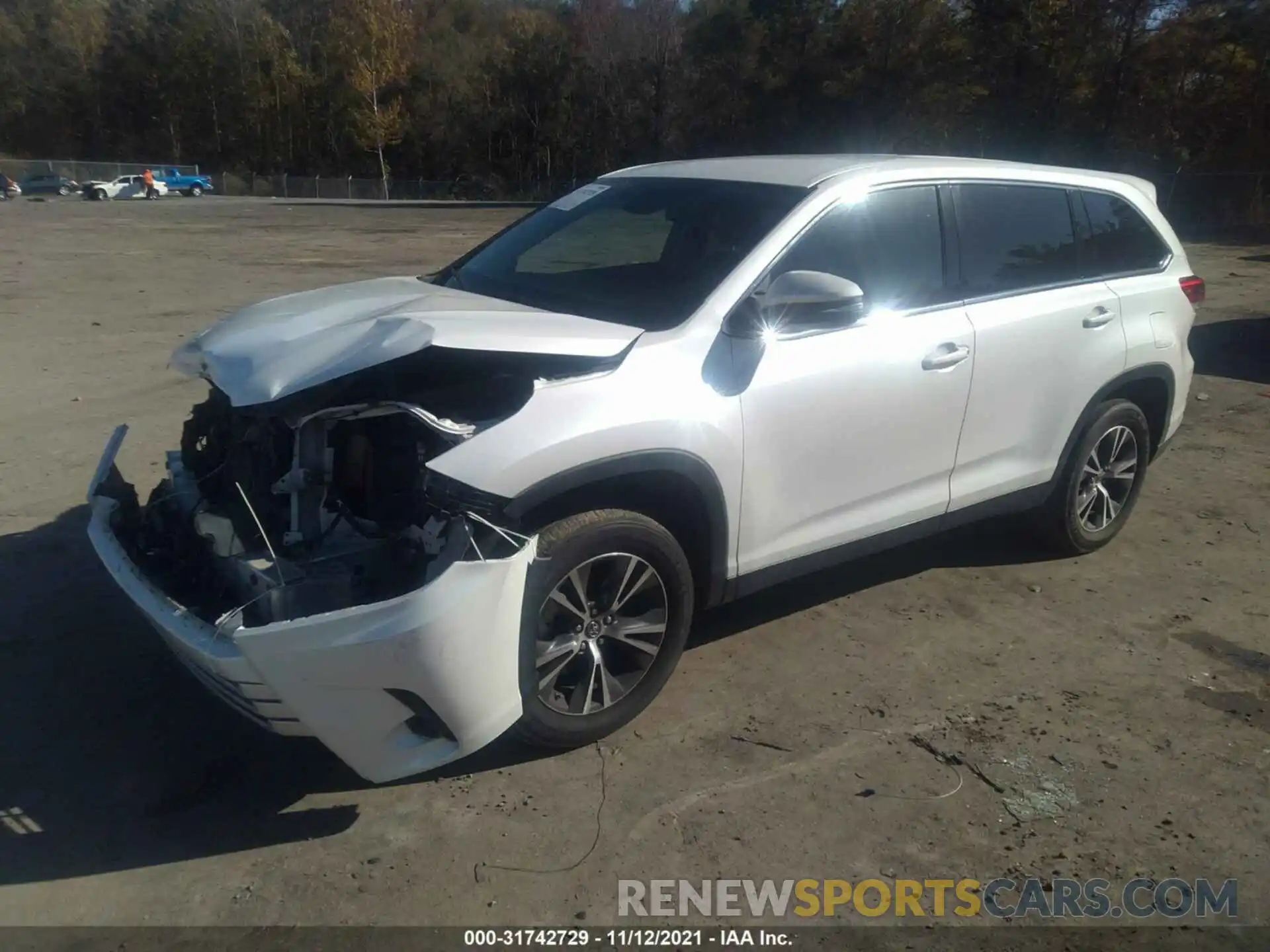 2 Photograph of a damaged car 5TDZZRFH3KS340855 TOYOTA HIGHLANDER 2019