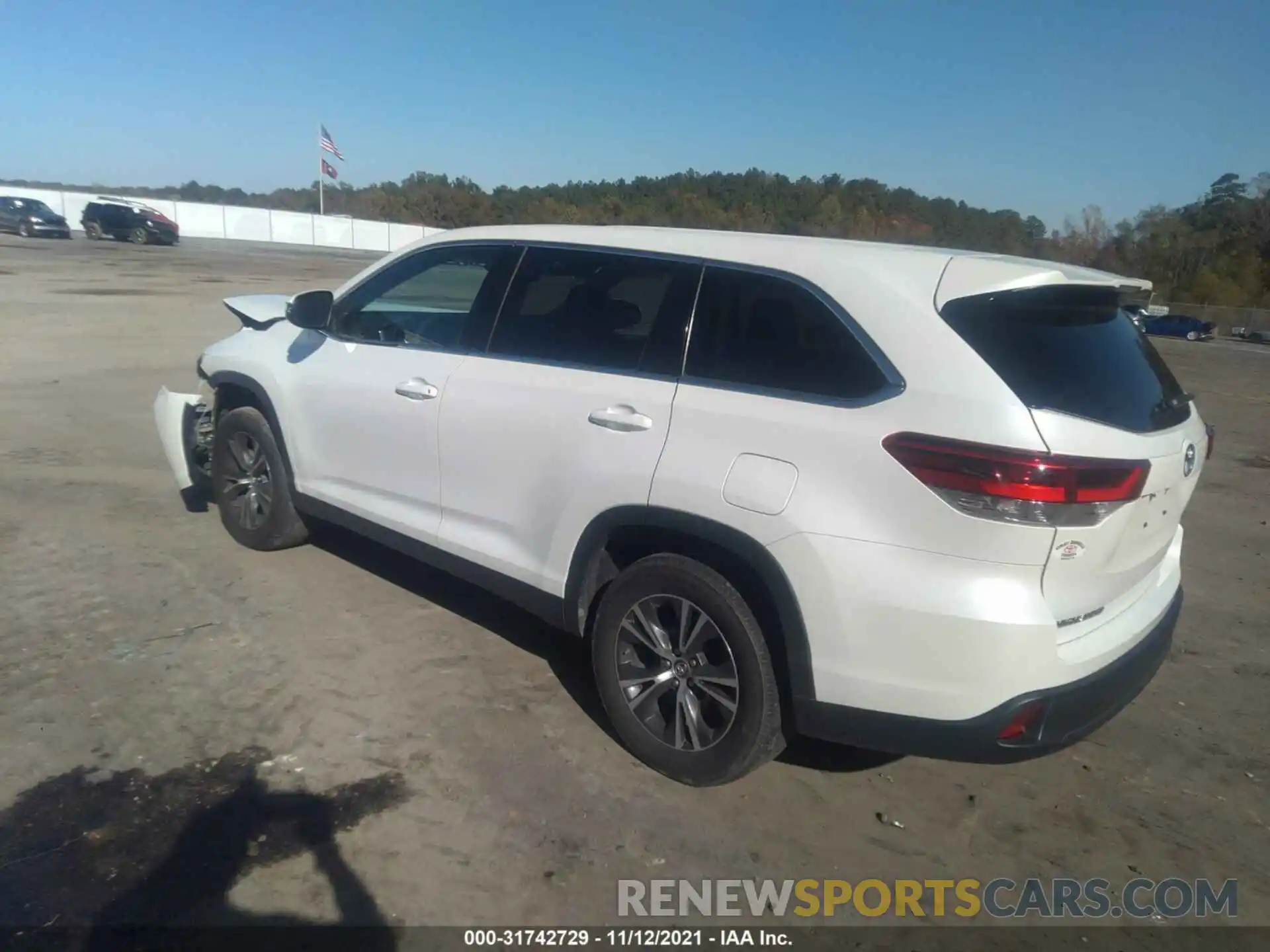 3 Photograph of a damaged car 5TDZZRFH3KS340855 TOYOTA HIGHLANDER 2019