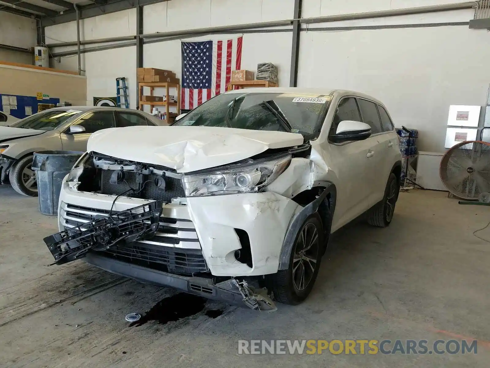 2 Photograph of a damaged car 5TDZZRFH3KS341522 TOYOTA HIGHLANDER 2019