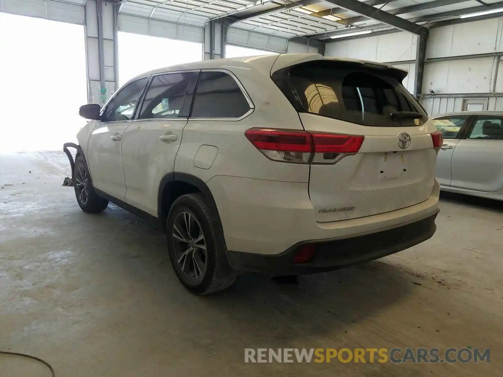 3 Photograph of a damaged car 5TDZZRFH3KS341522 TOYOTA HIGHLANDER 2019