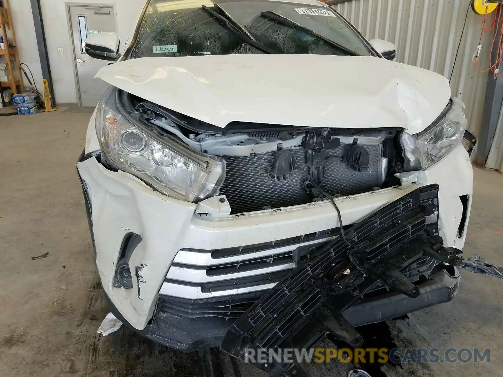 9 Photograph of a damaged car 5TDZZRFH3KS341522 TOYOTA HIGHLANDER 2019