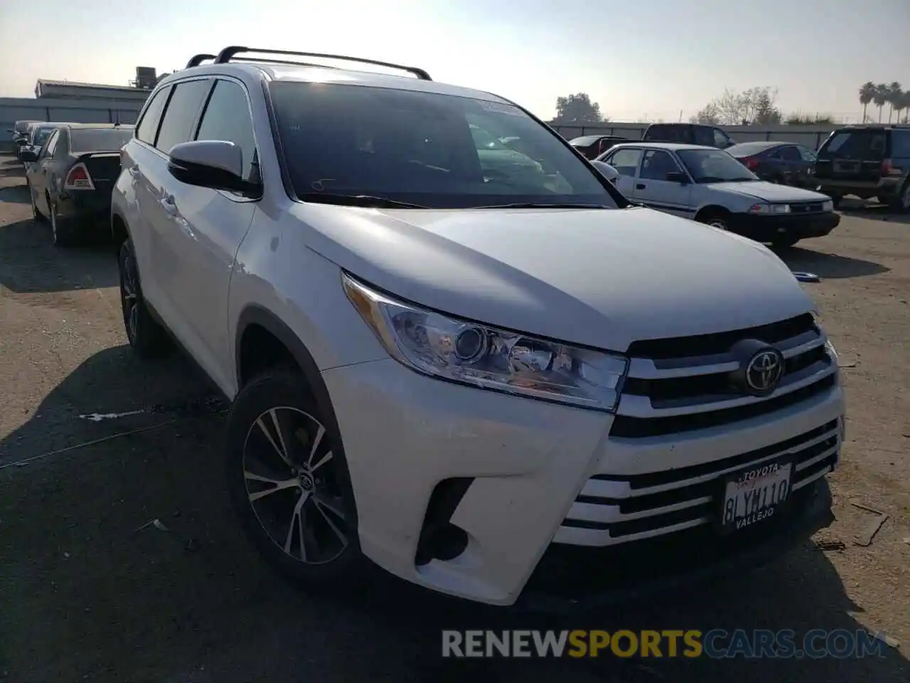 1 Photograph of a damaged car 5TDZZRFH3KS344968 TOYOTA HIGHLANDER 2019