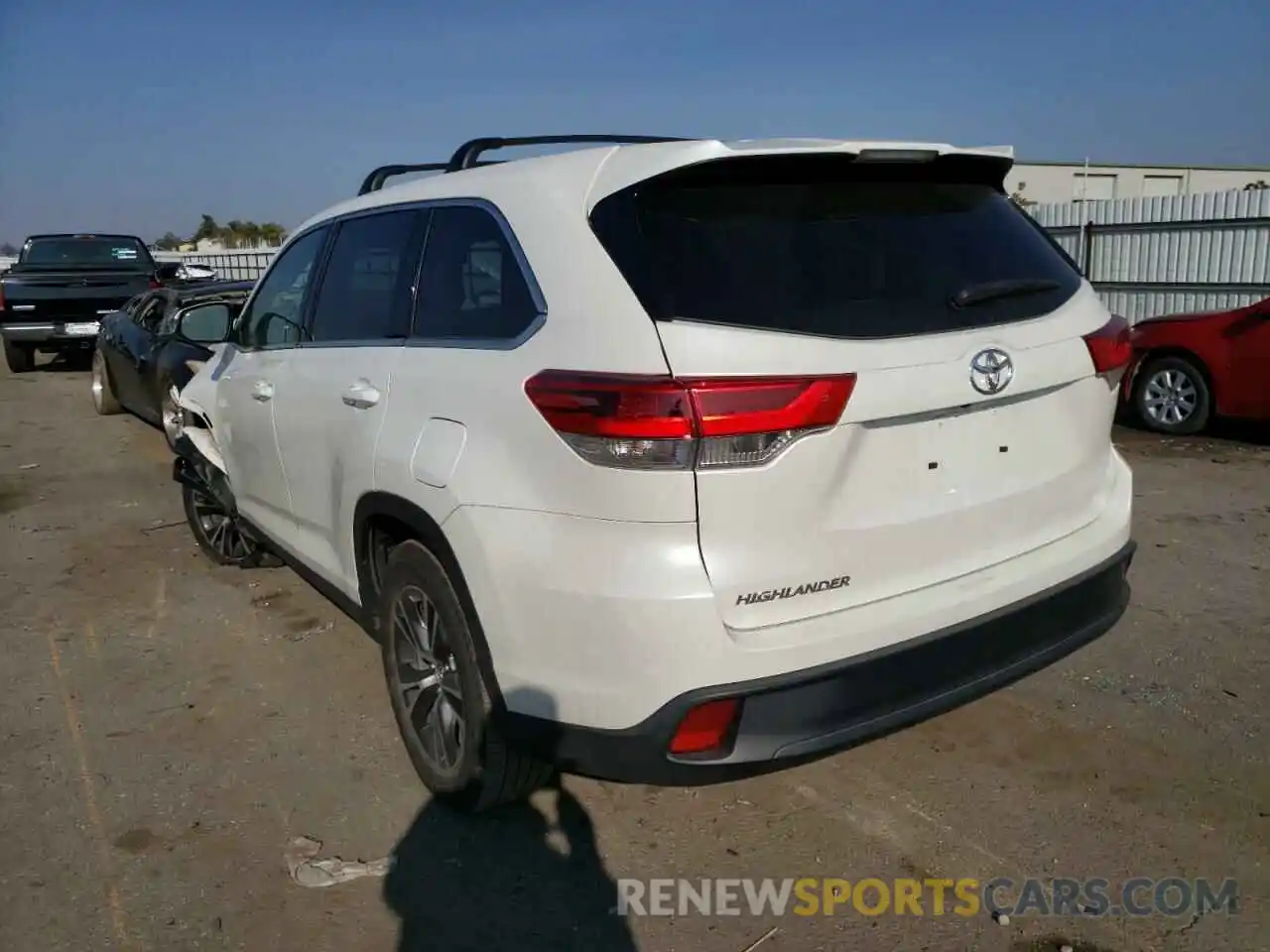 3 Photograph of a damaged car 5TDZZRFH3KS344968 TOYOTA HIGHLANDER 2019