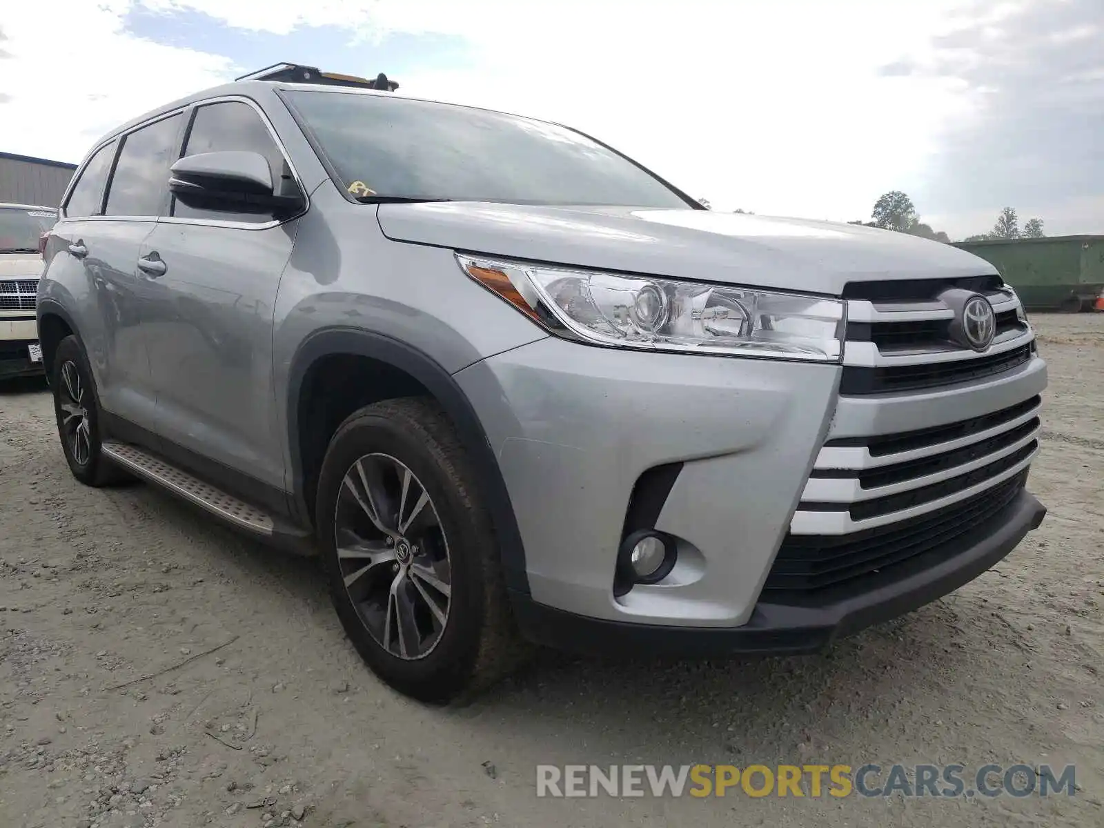 1 Photograph of a damaged car 5TDZZRFH3KS347594 TOYOTA HIGHLANDER 2019