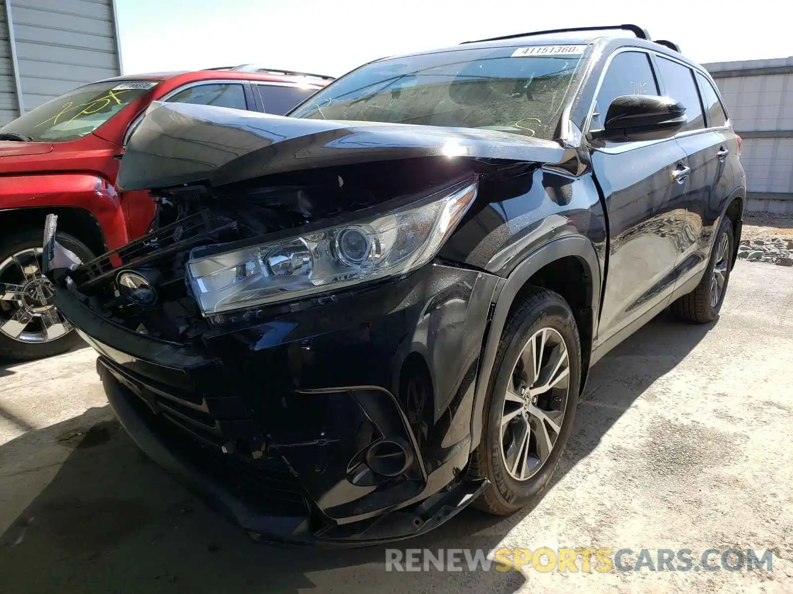 2 Photograph of a damaged car 5TDZZRFH3KS350379 TOYOTA HIGHLANDER 2019