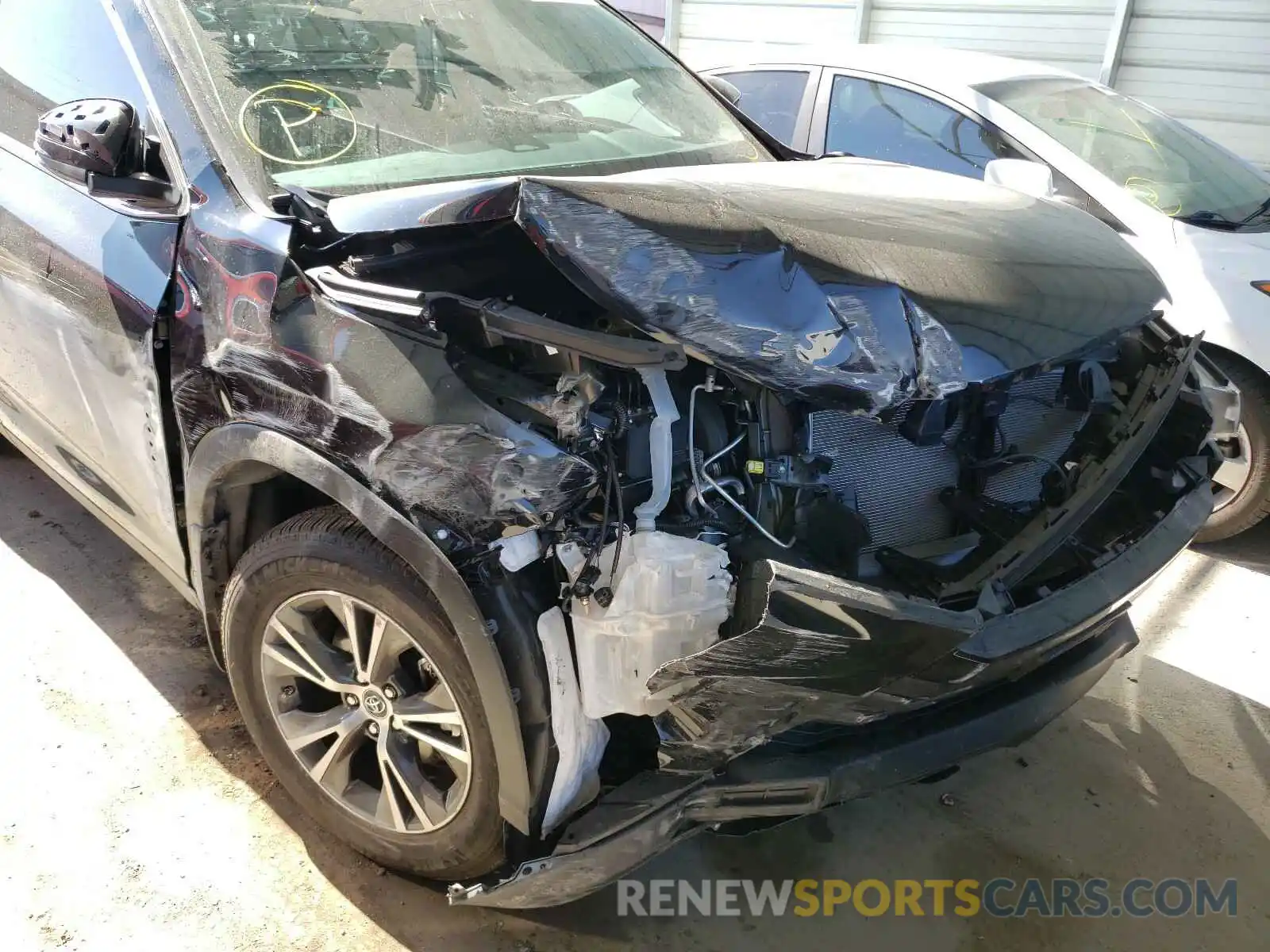 9 Photograph of a damaged car 5TDZZRFH3KS350379 TOYOTA HIGHLANDER 2019