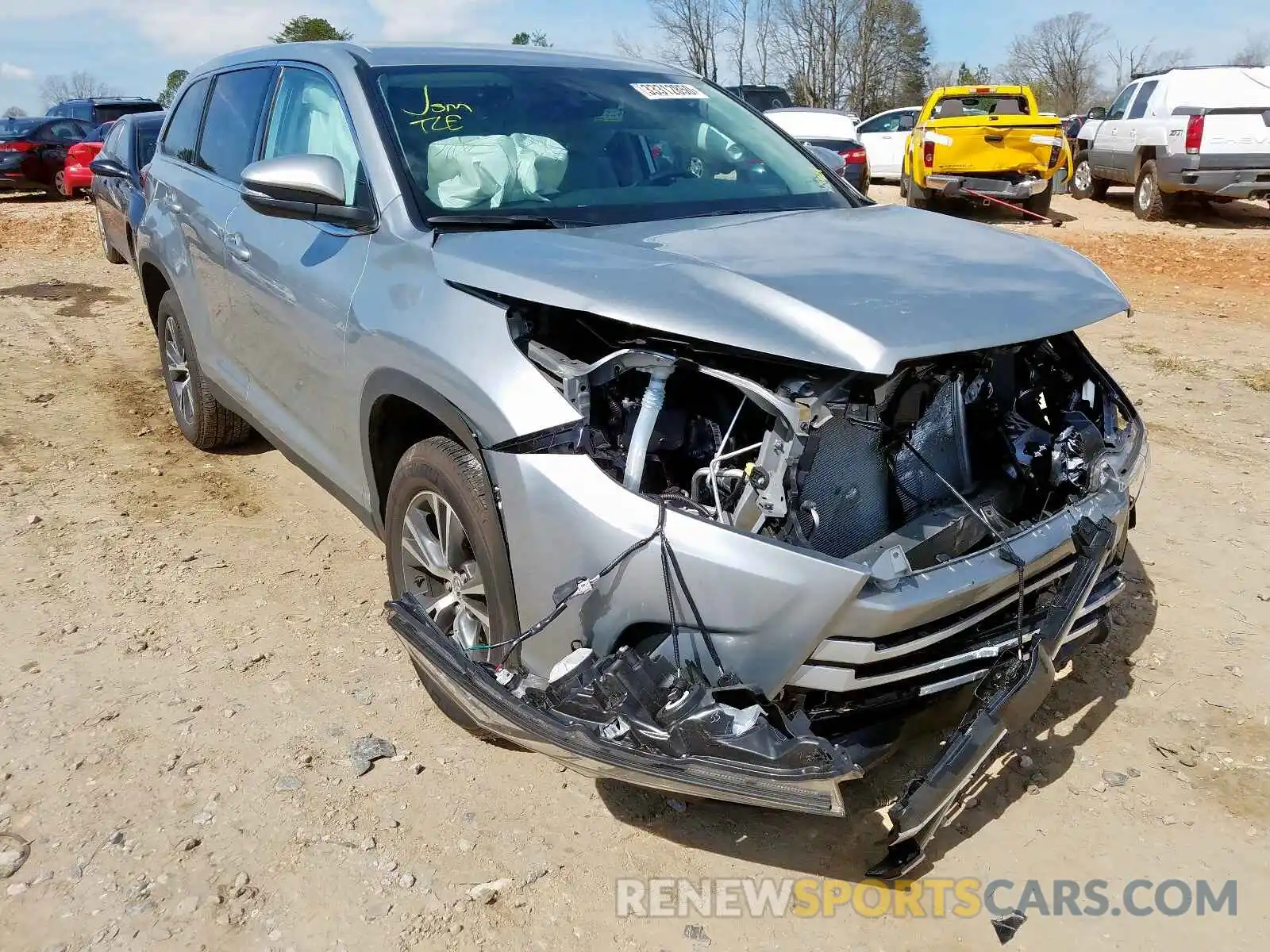 1 Photograph of a damaged car 5TDZZRFH3KS351578 TOYOTA HIGHLANDER 2019