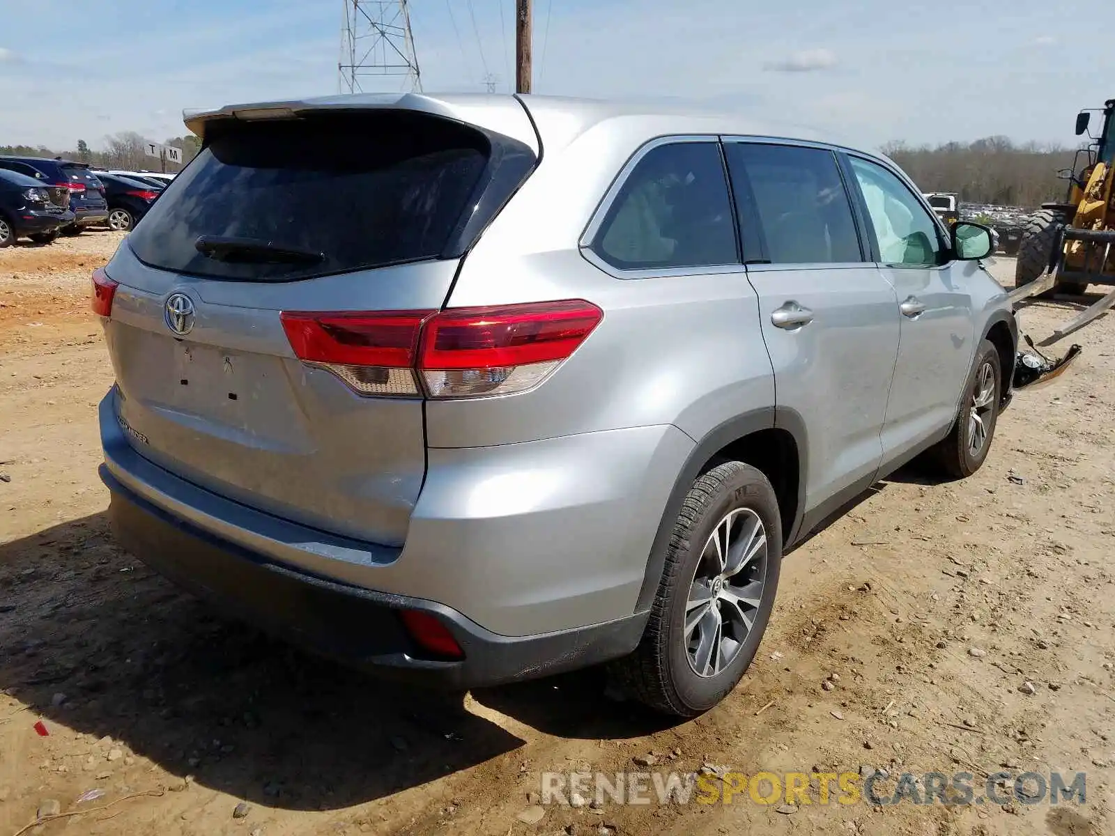 4 Photograph of a damaged car 5TDZZRFH3KS351578 TOYOTA HIGHLANDER 2019