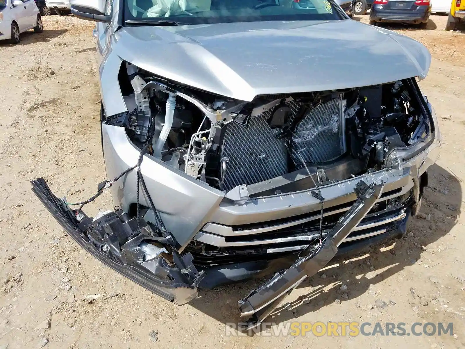 9 Photograph of a damaged car 5TDZZRFH3KS351578 TOYOTA HIGHLANDER 2019