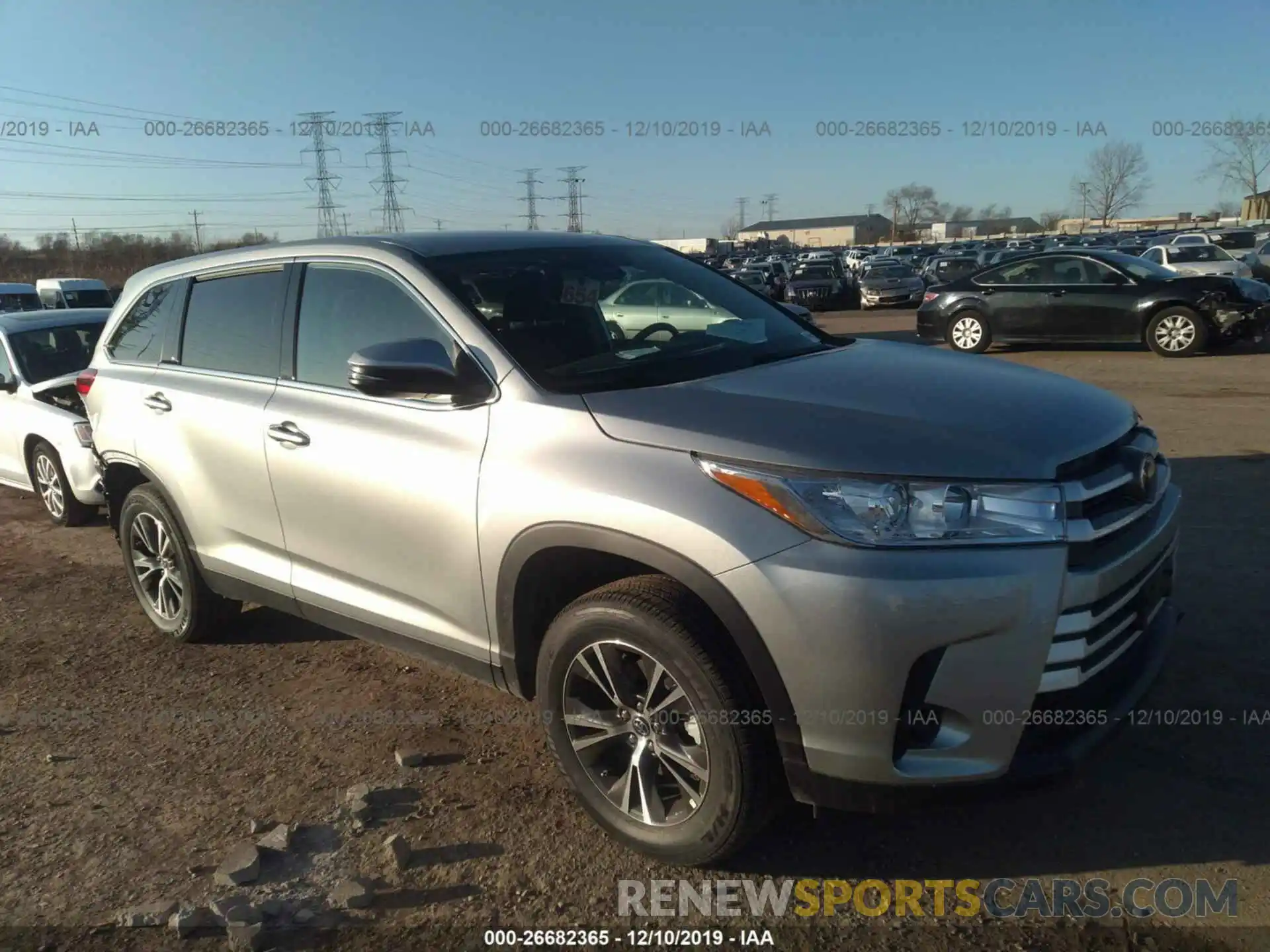 1 Photograph of a damaged car 5TDZZRFH3KS352780 TOYOTA HIGHLANDER 2019