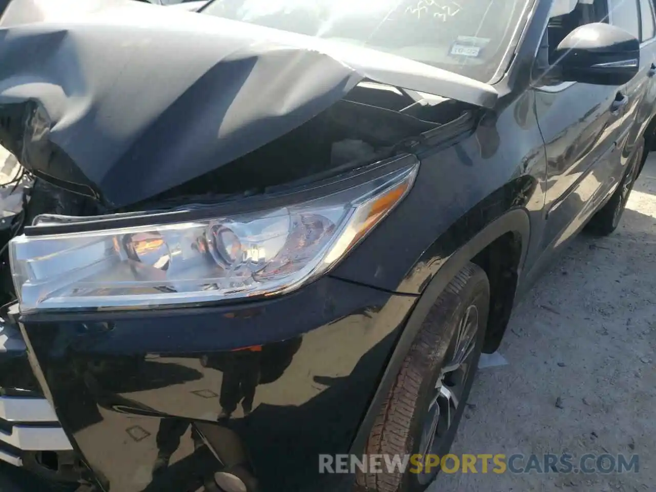 9 Photograph of a damaged car 5TDZZRFH3KS354321 TOYOTA HIGHLANDER 2019